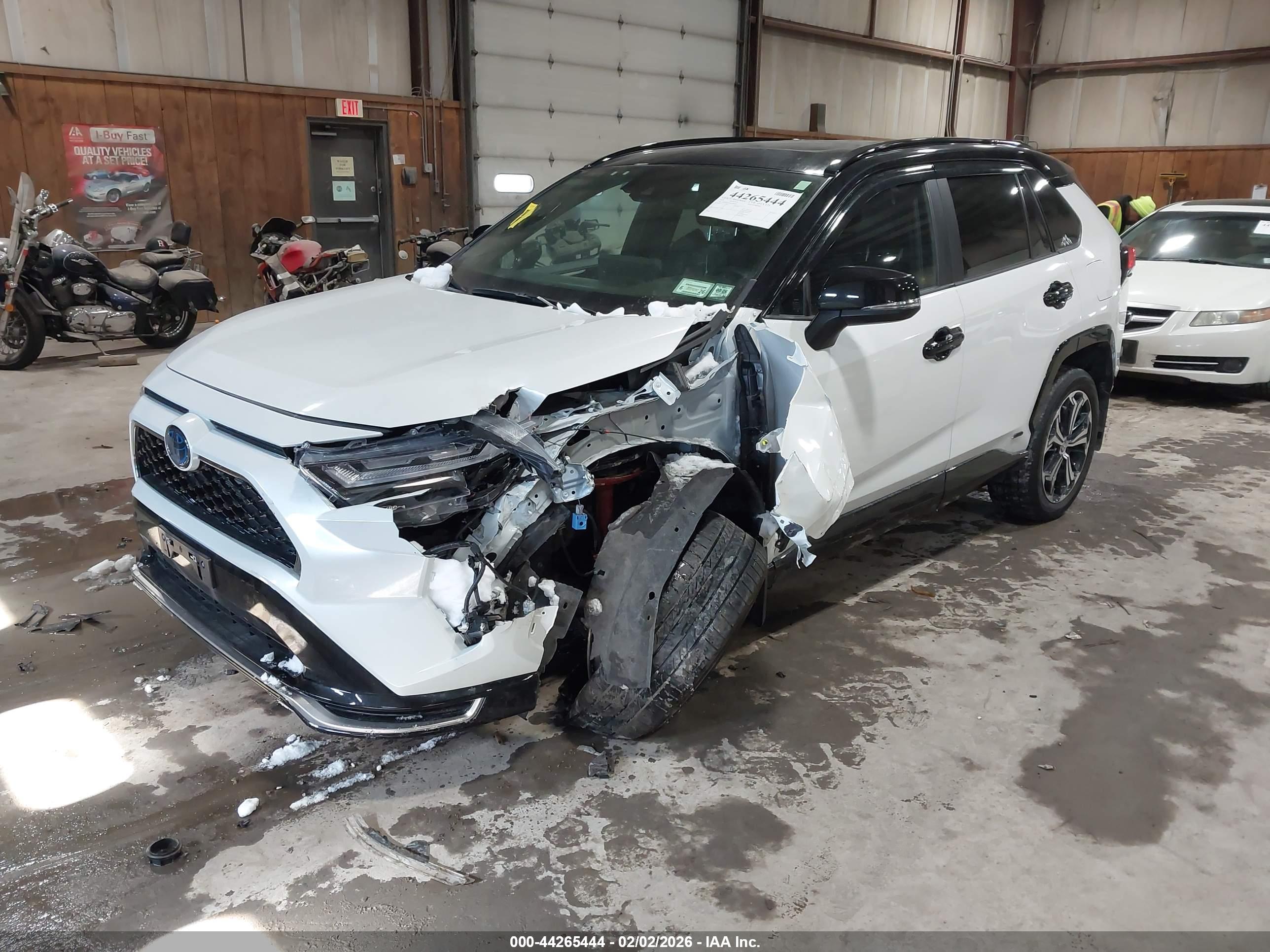 TOYOTA RAV4 image 2