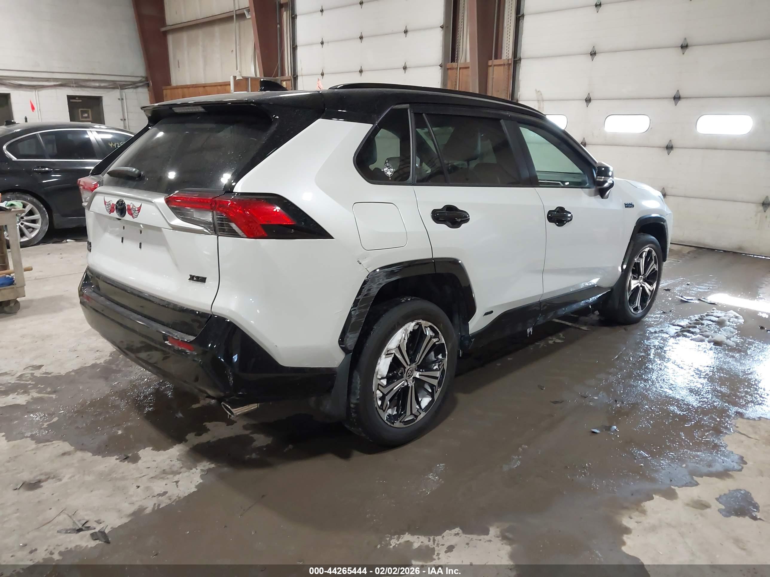 TOYOTA RAV4 image 4