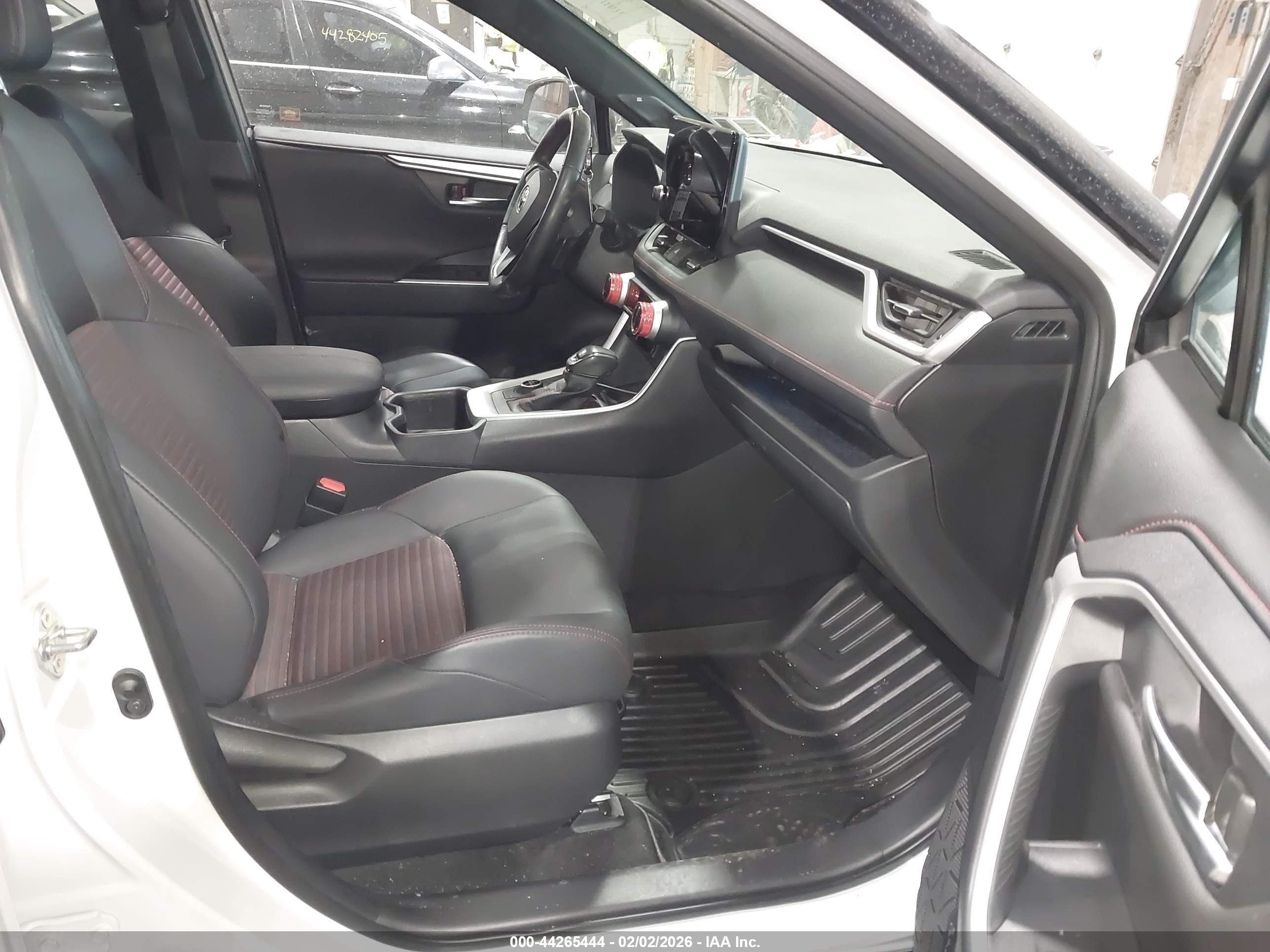 TOYOTA RAV4 image 5