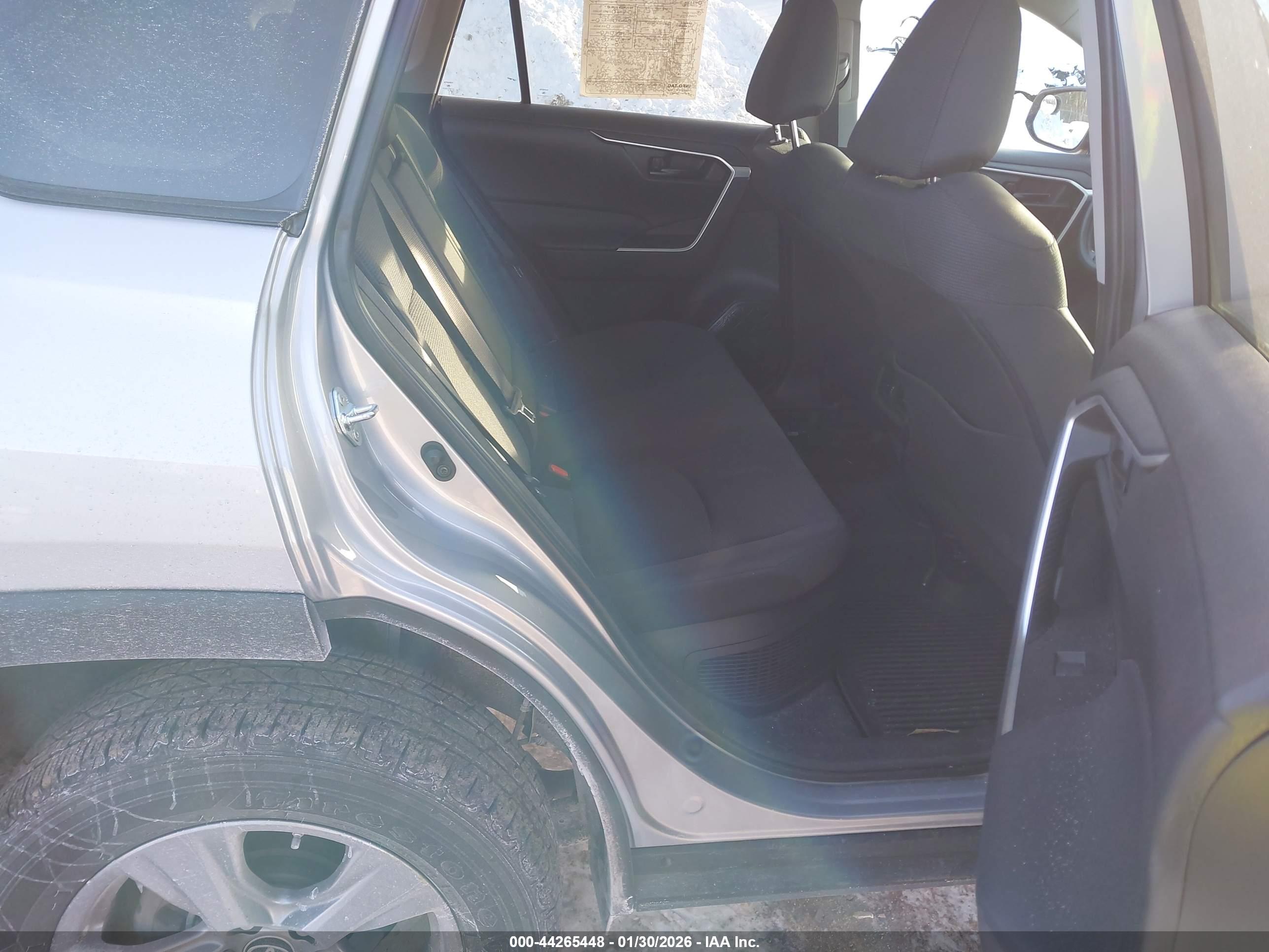 TOYOTA RAV4 image 8