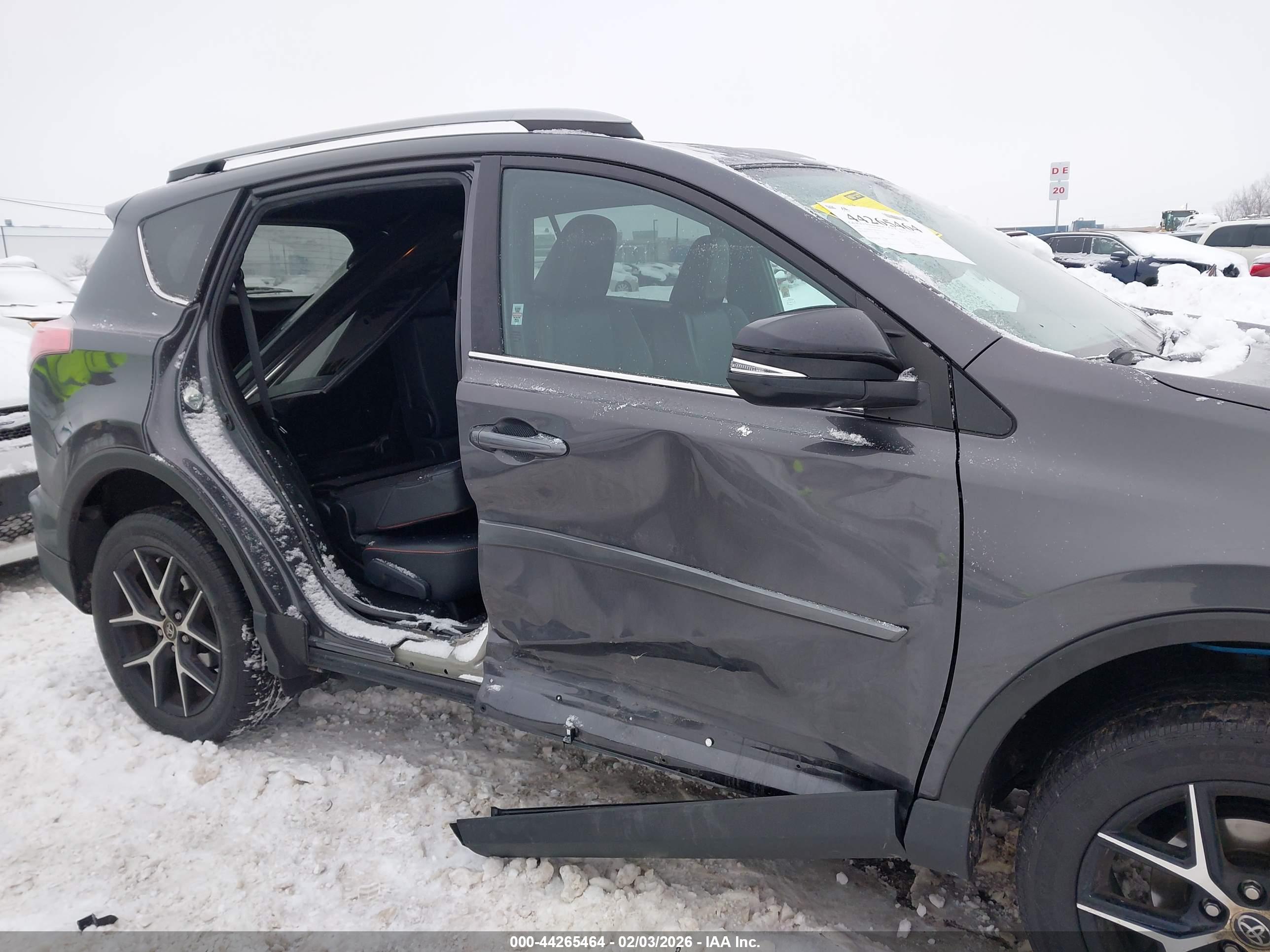 TOYOTA RAV4 image 6
