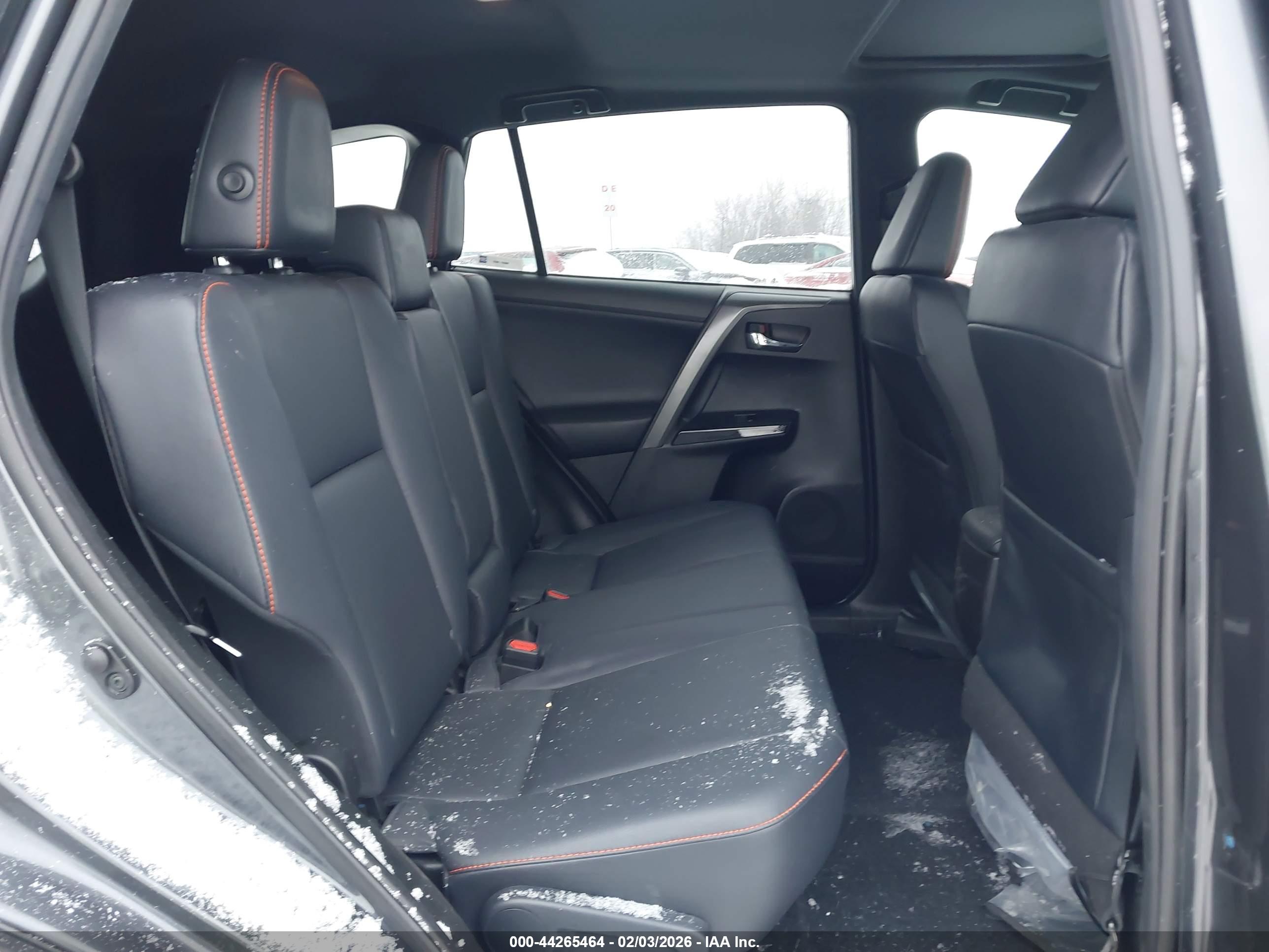 TOYOTA RAV4 image 8