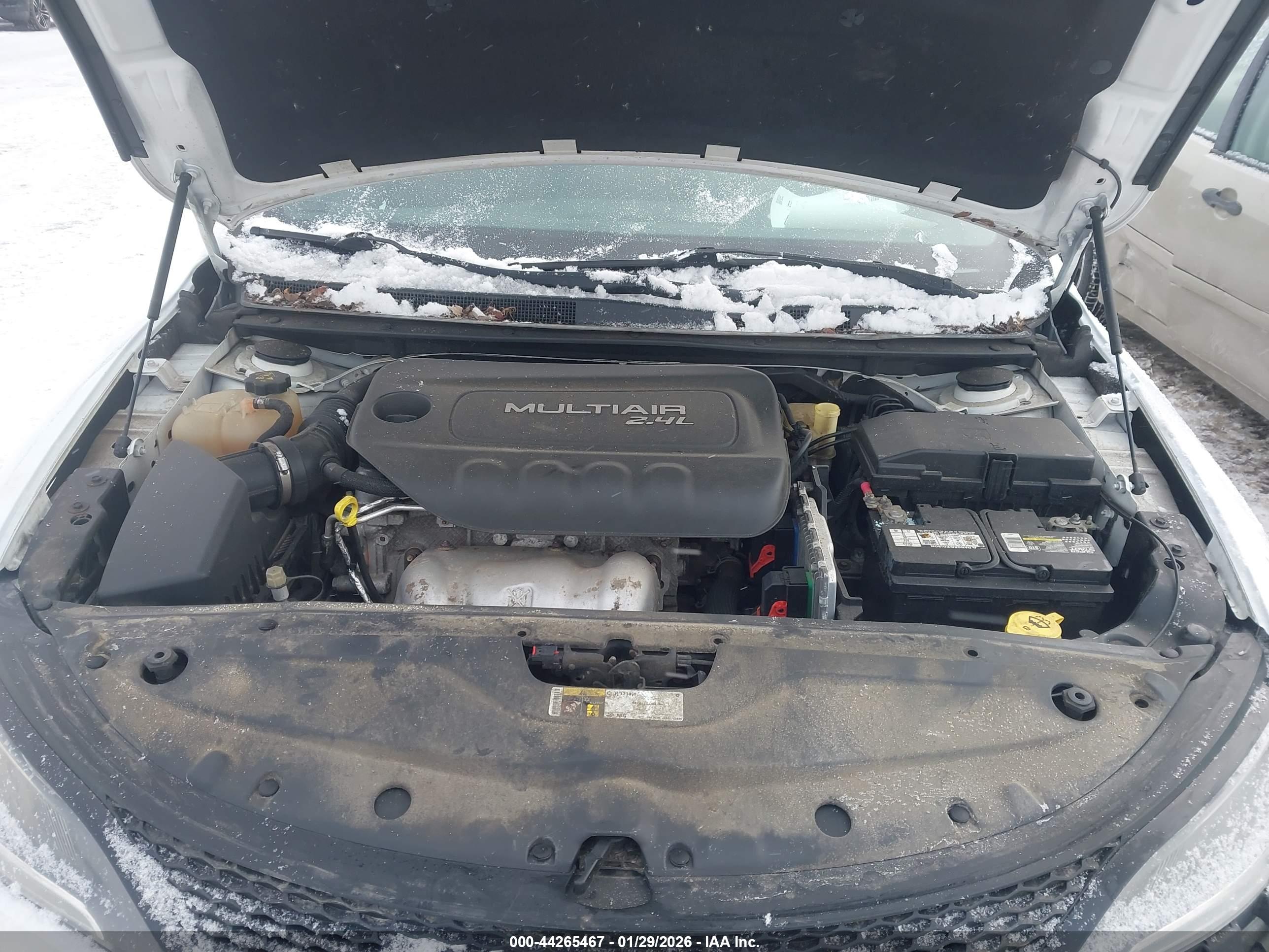 CHRYSLER 200 image 10