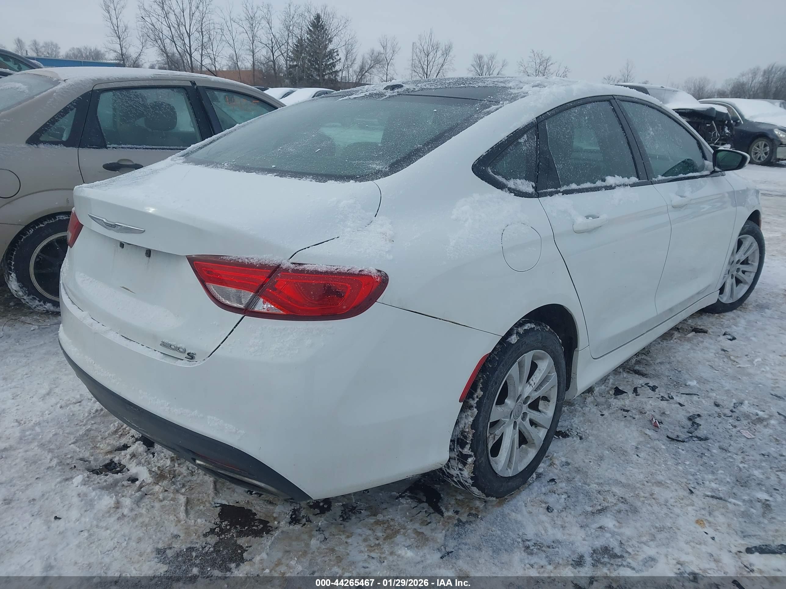 CHRYSLER 200 image 4