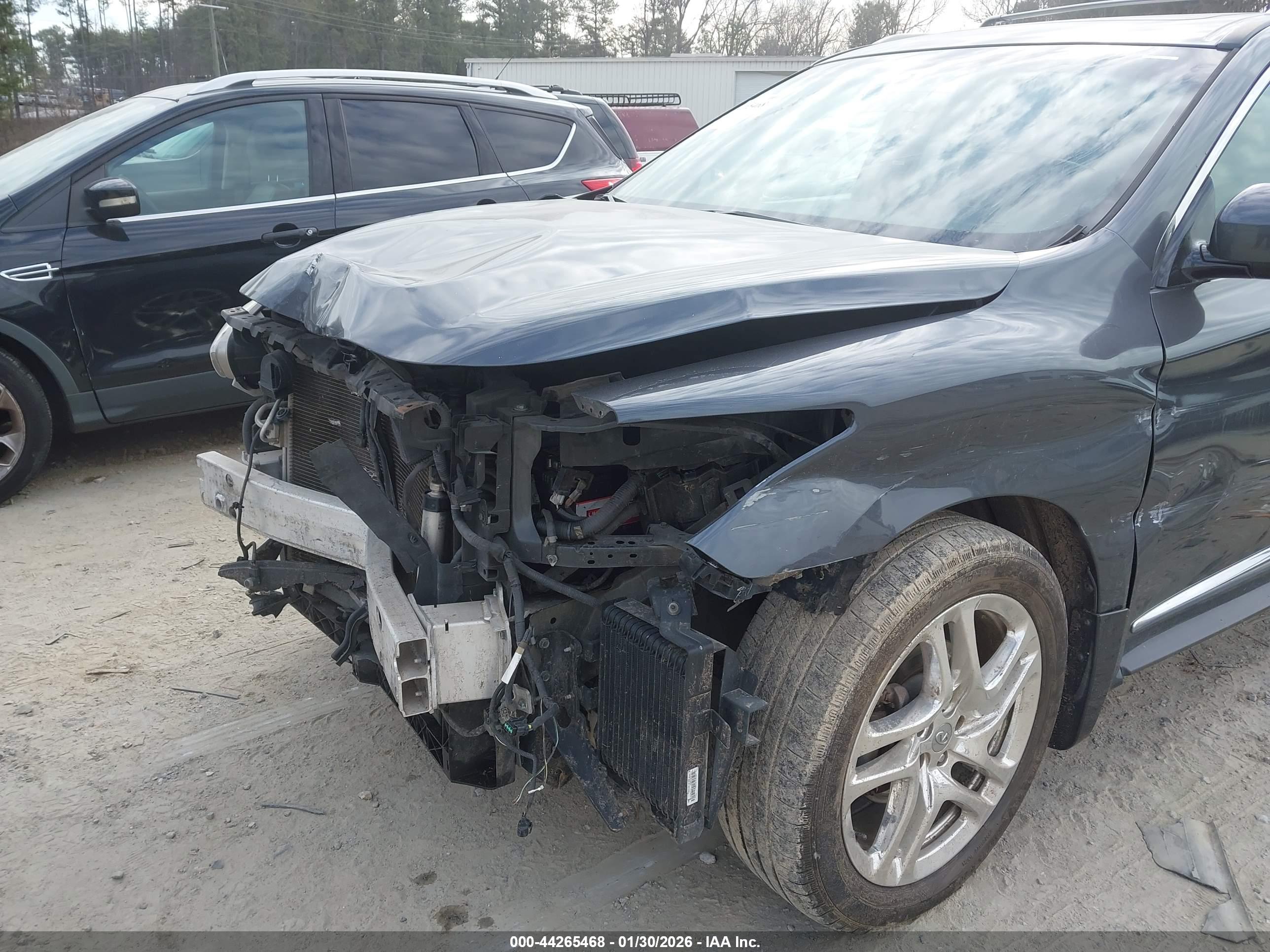 INFINITI JX35 image 6