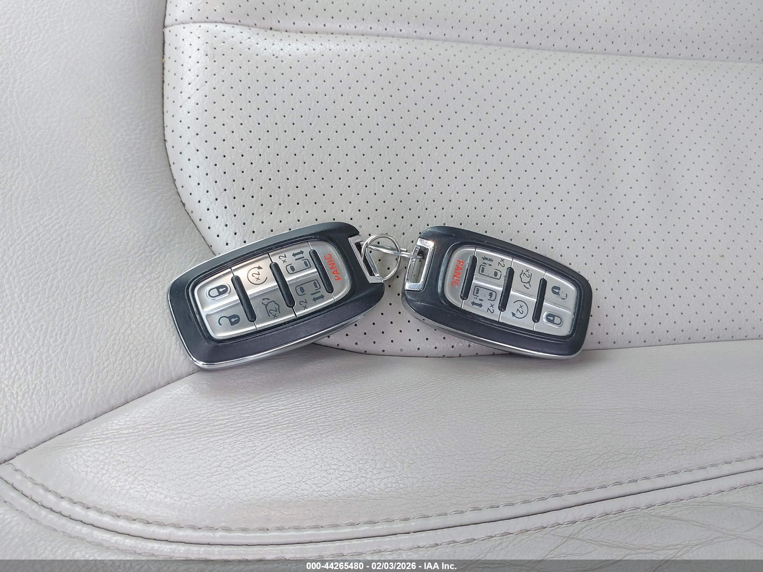 CHRYSLER PACIFICA image 11