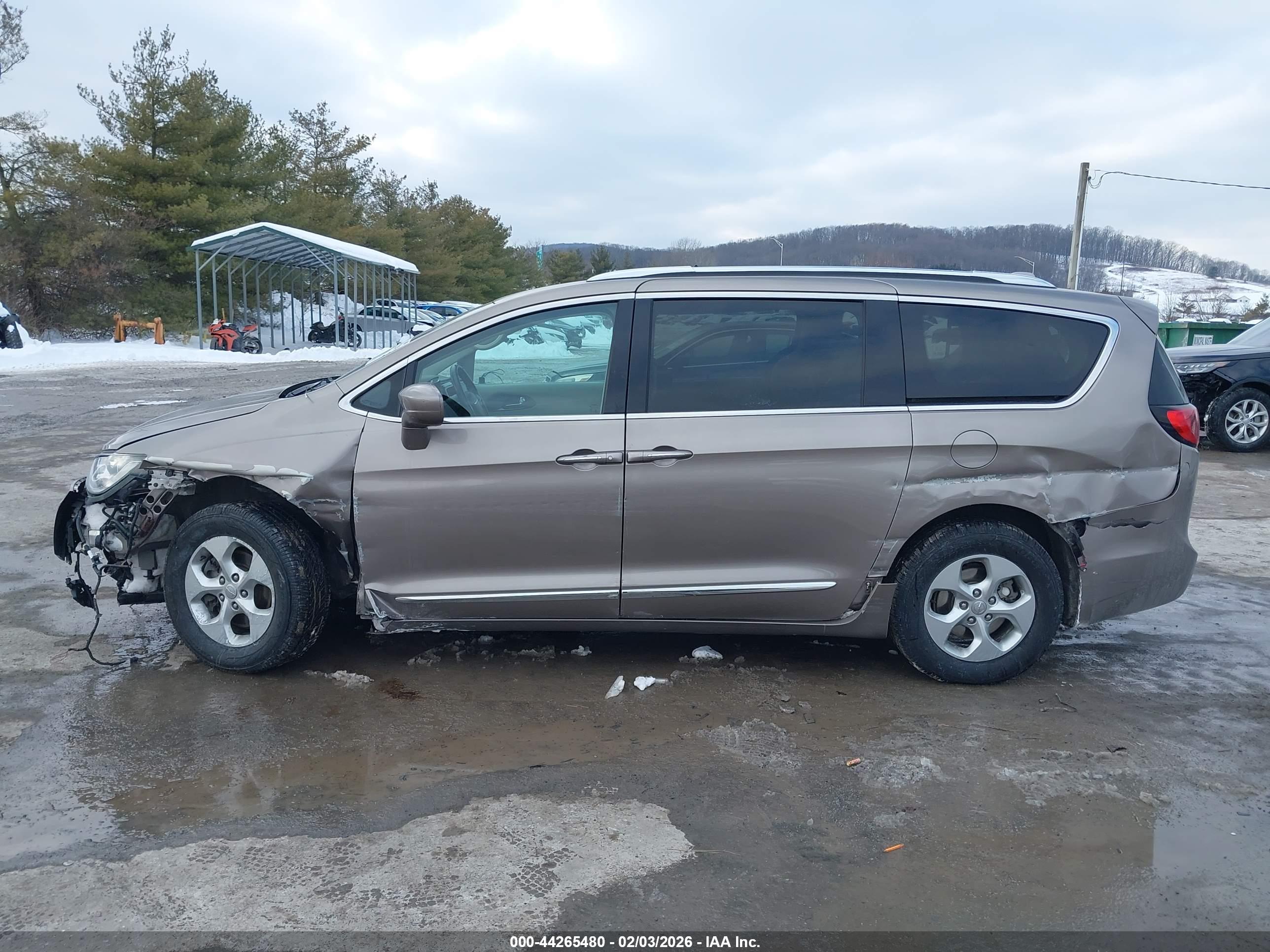 CHRYSLER PACIFICA image 6
