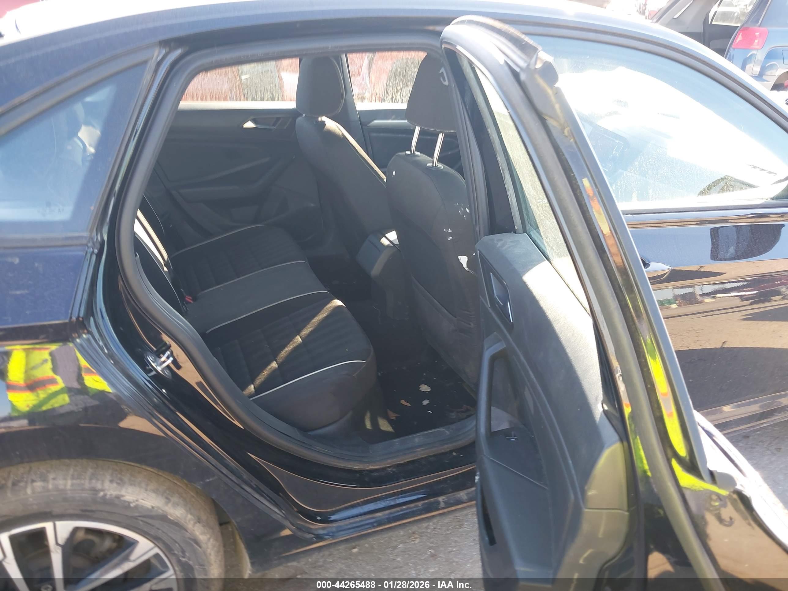 VOLKSWAGEN JETTA image 8