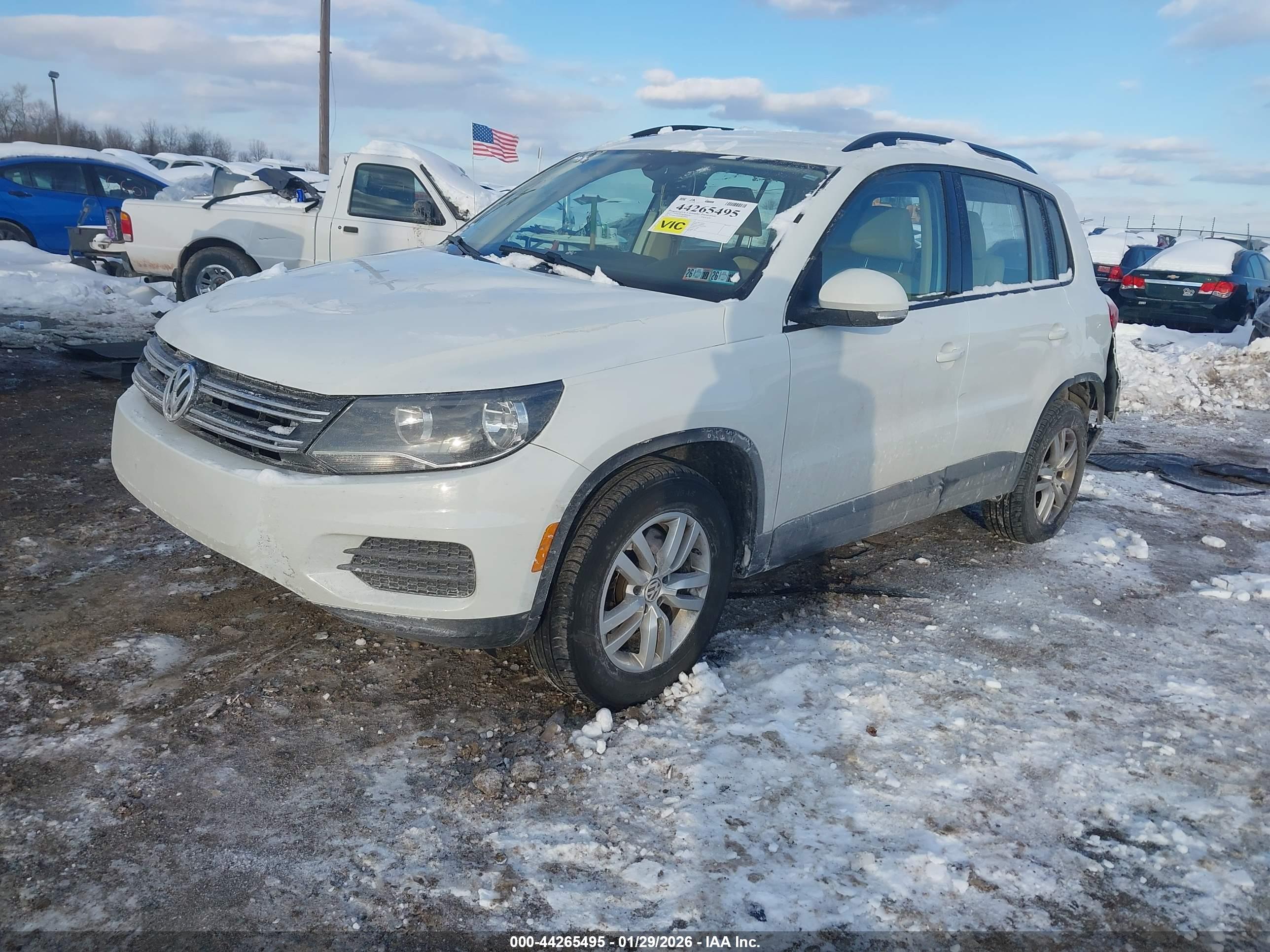 VOLKSWAGEN TIGUAN image 2