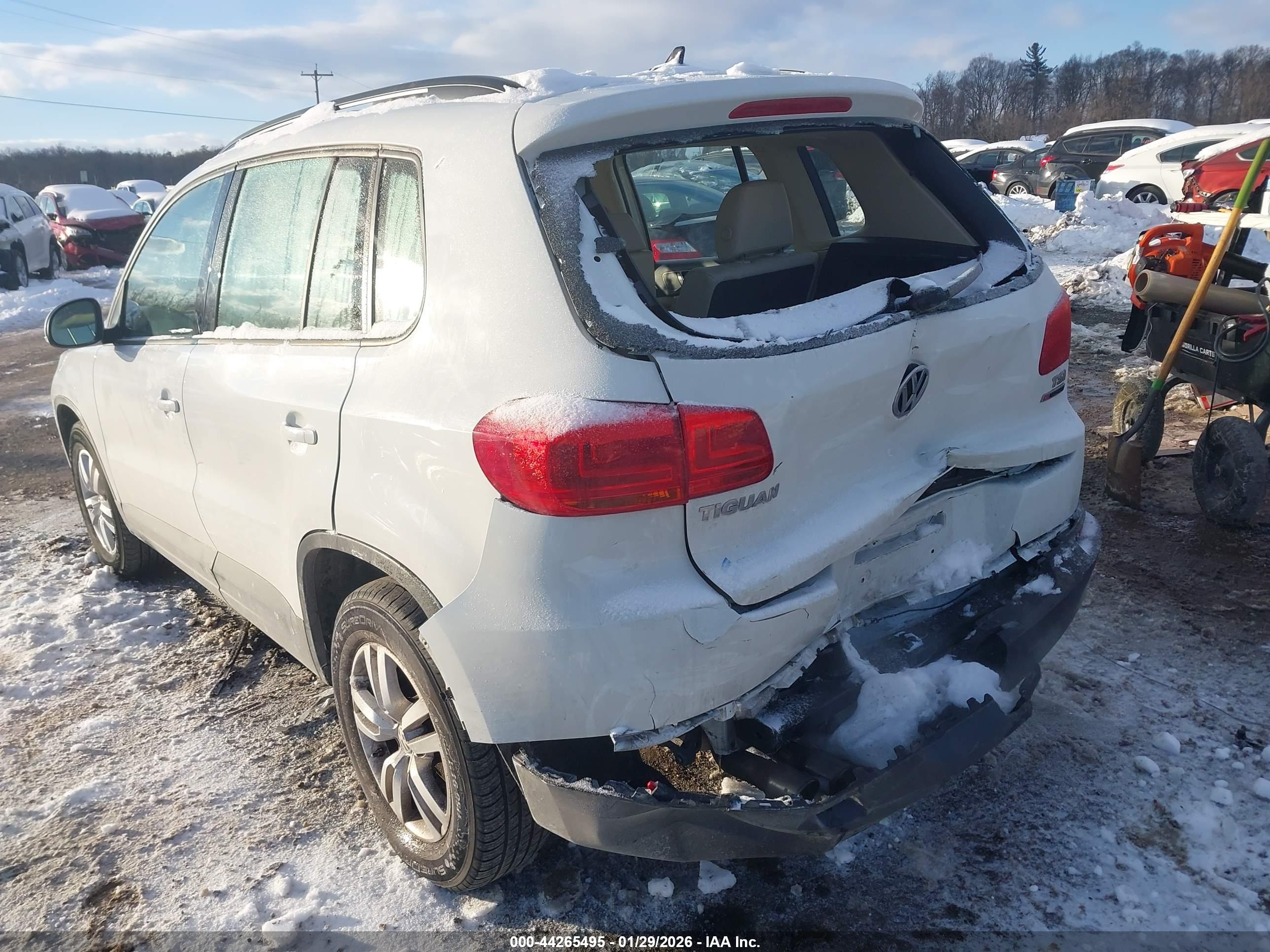 VOLKSWAGEN TIGUAN image 3