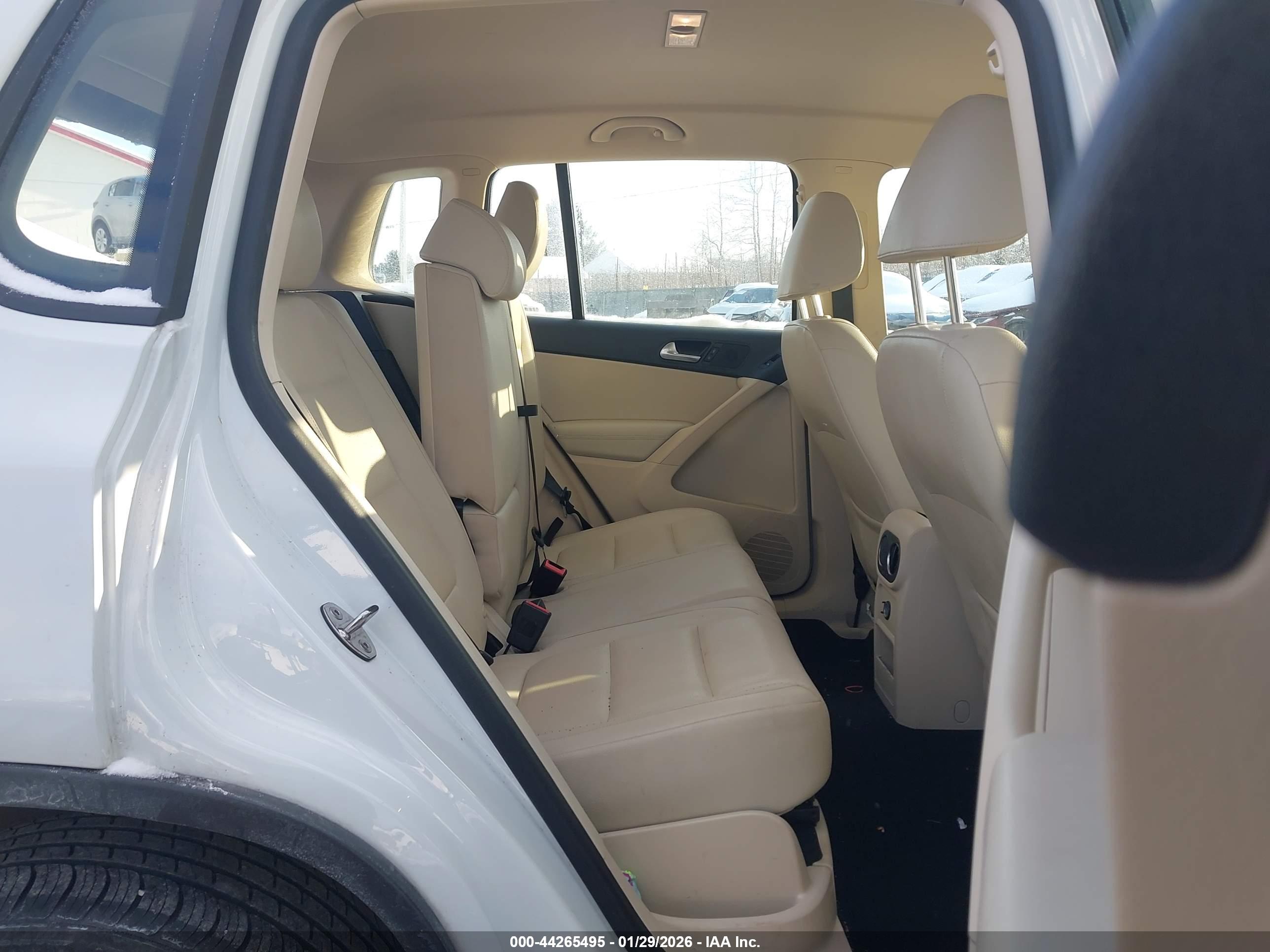 VOLKSWAGEN TIGUAN image 8