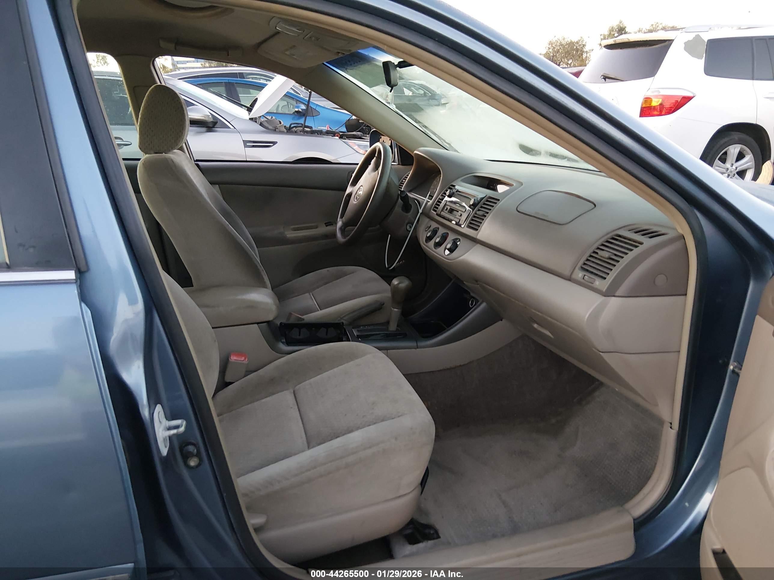 TOYOTA CAMRY image 5