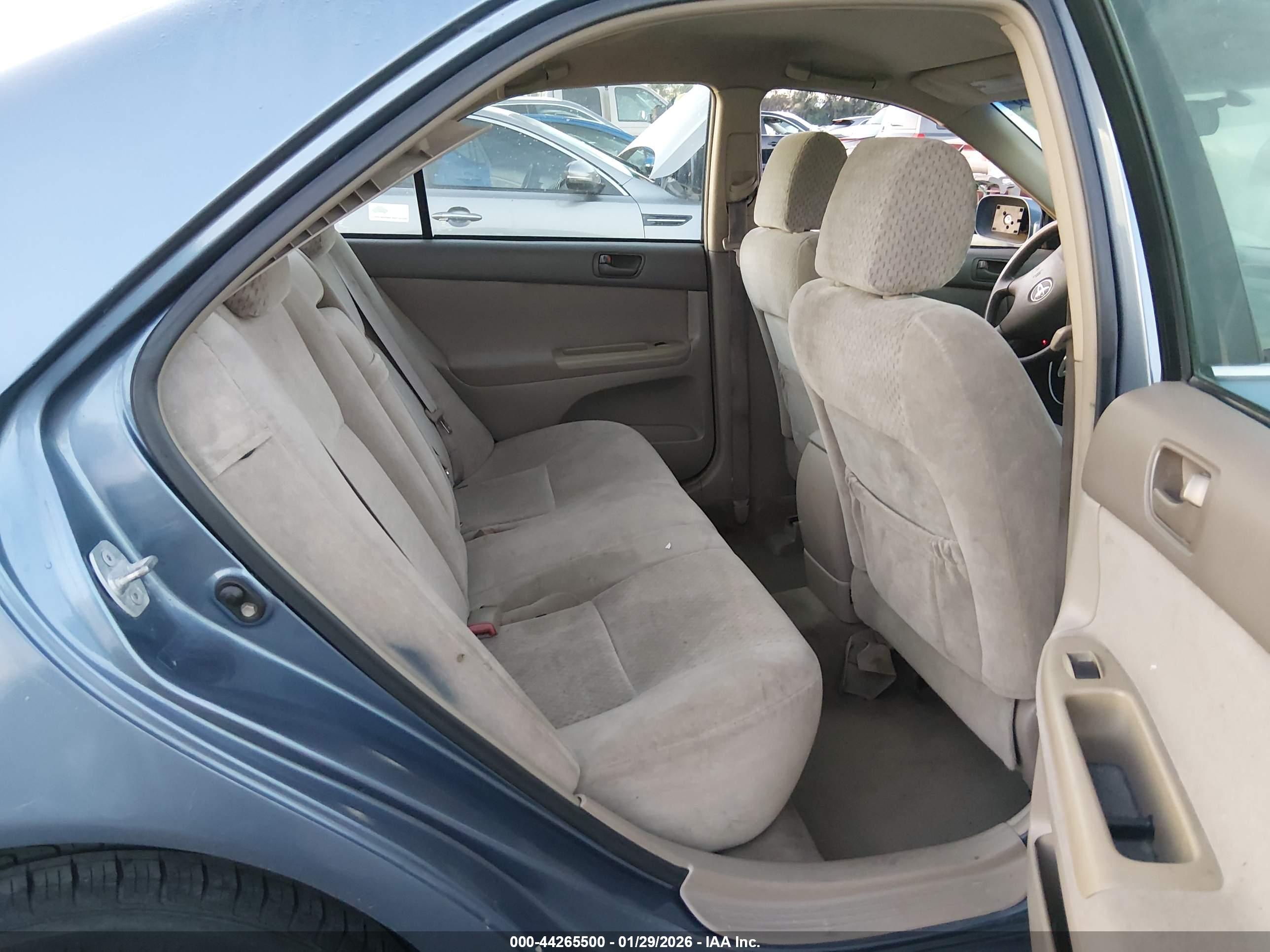 TOYOTA CAMRY image 8