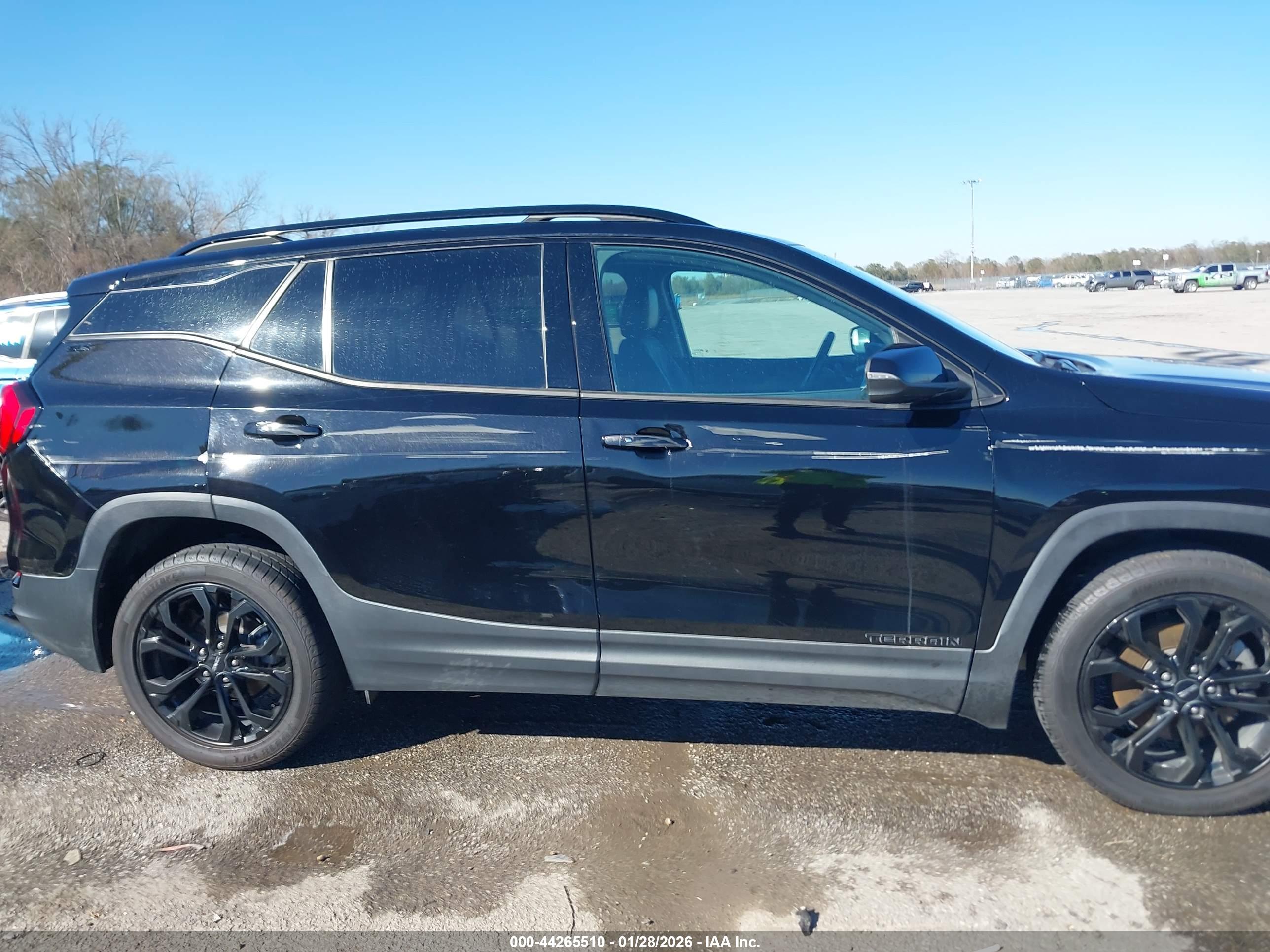 GMC TERRAIN image 6