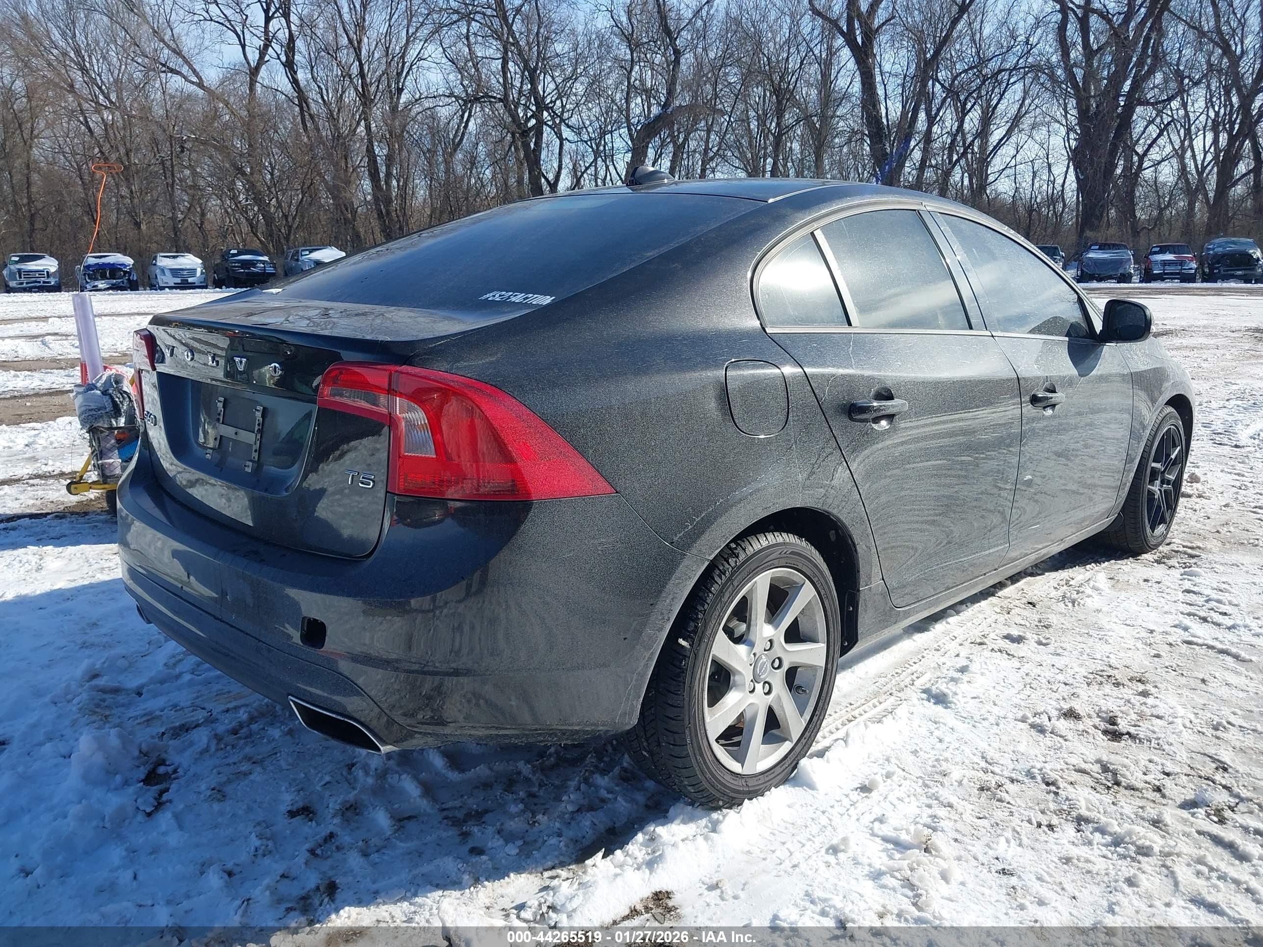 VOLVO S60 image 4