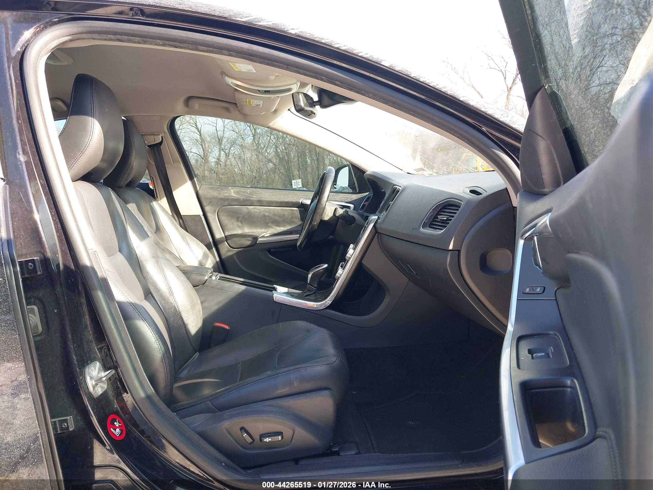 VOLVO S60 image 5