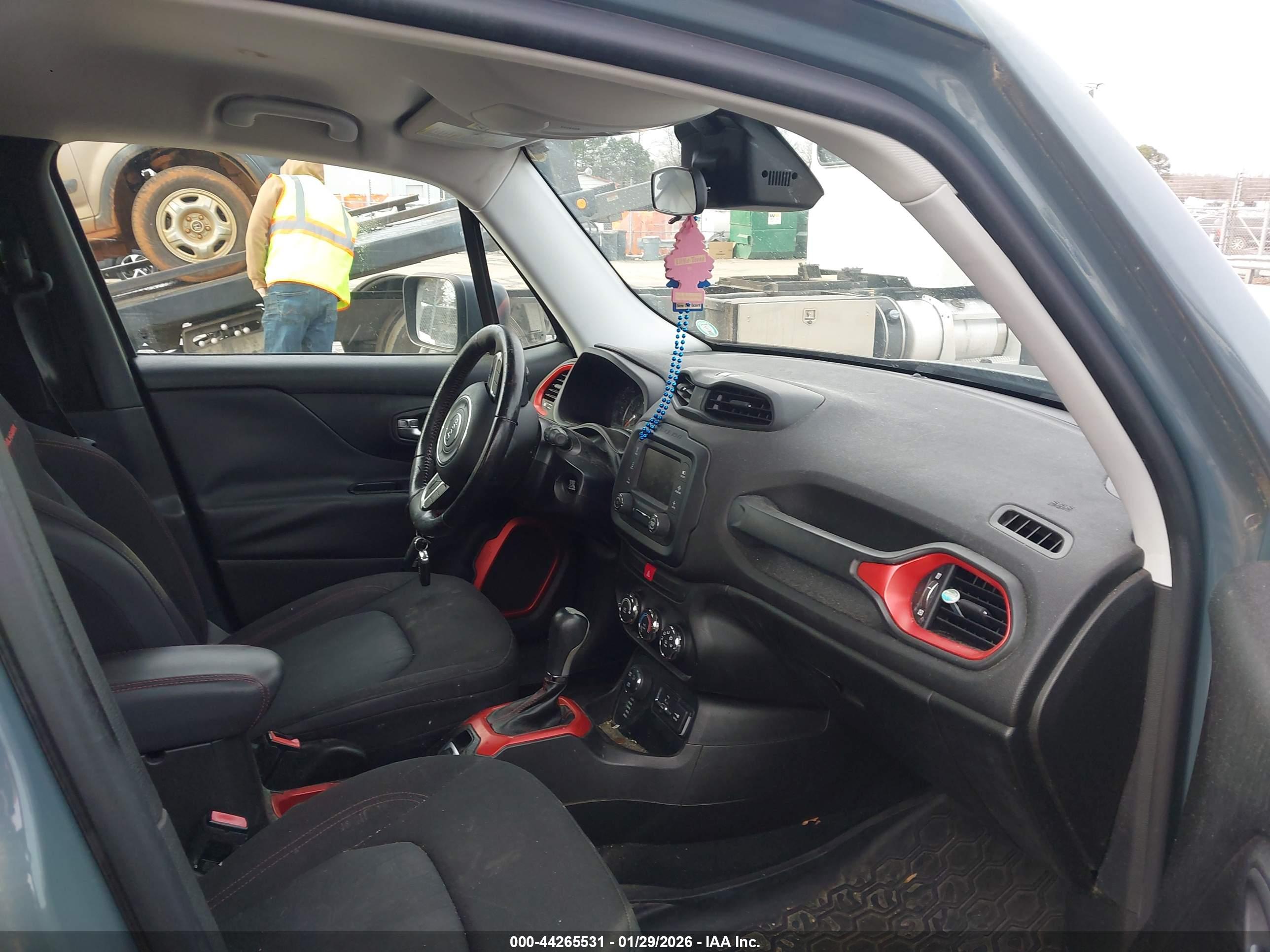 JEEP RENEGADE image 5