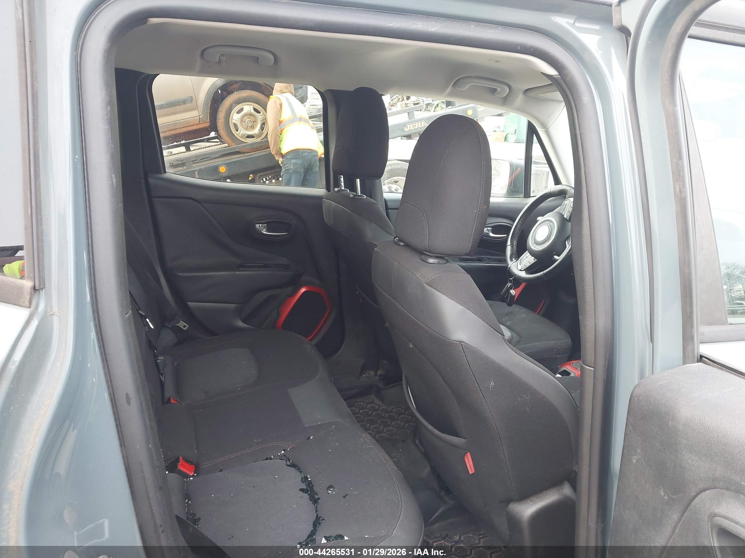 JEEP RENEGADE image 8