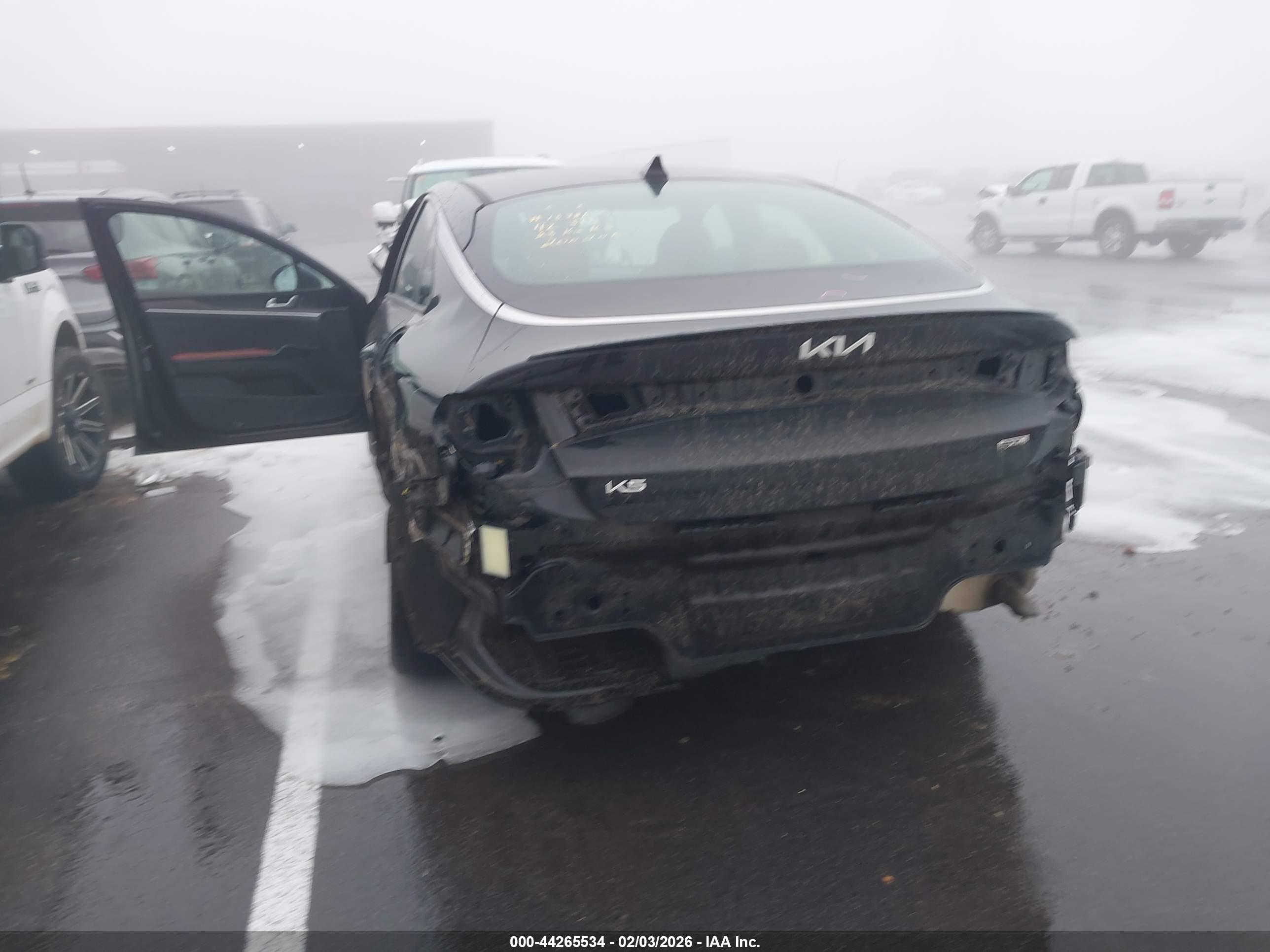 KIA K5 image 6