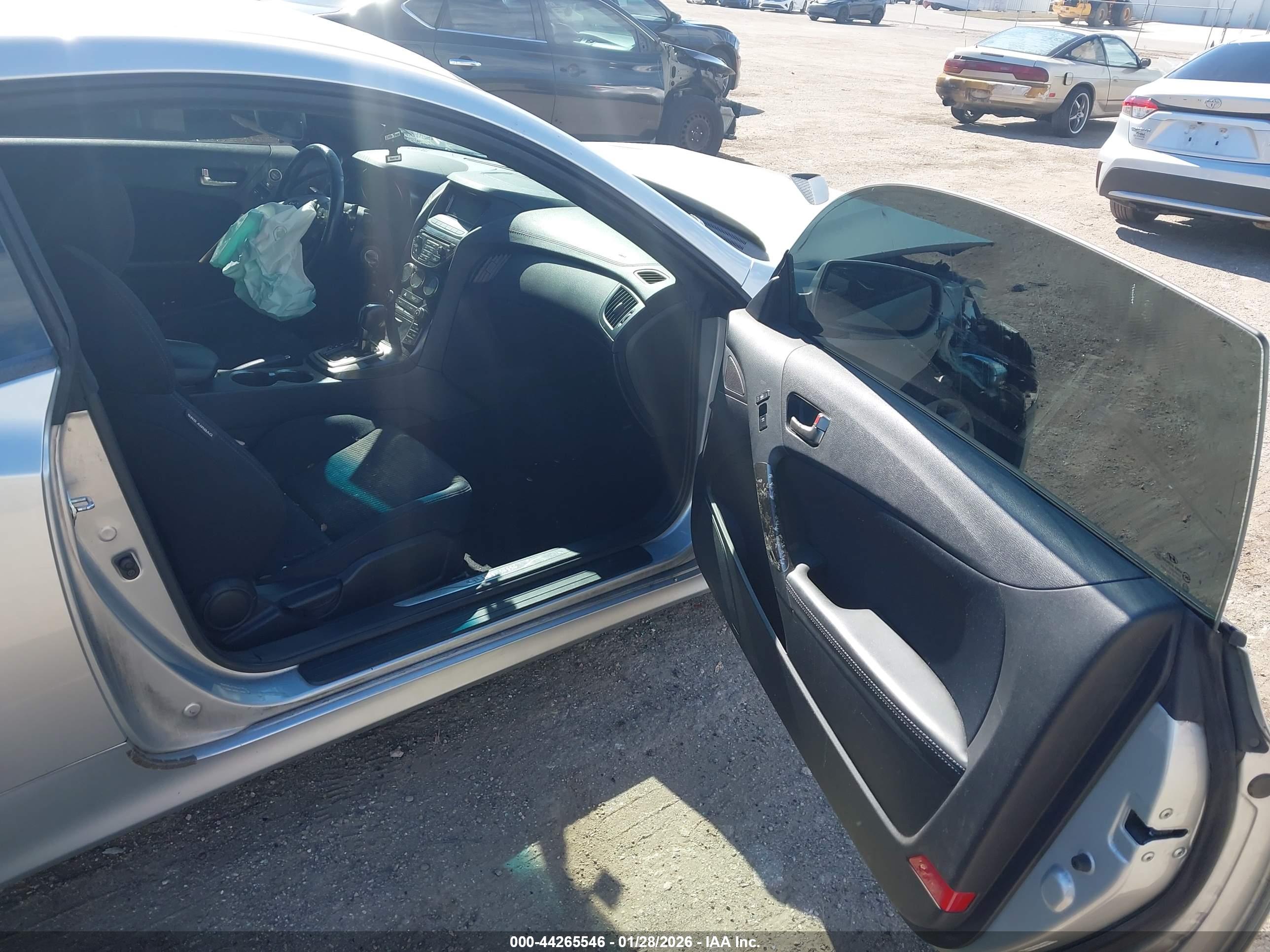 HYUNDAI GENESIS image 5