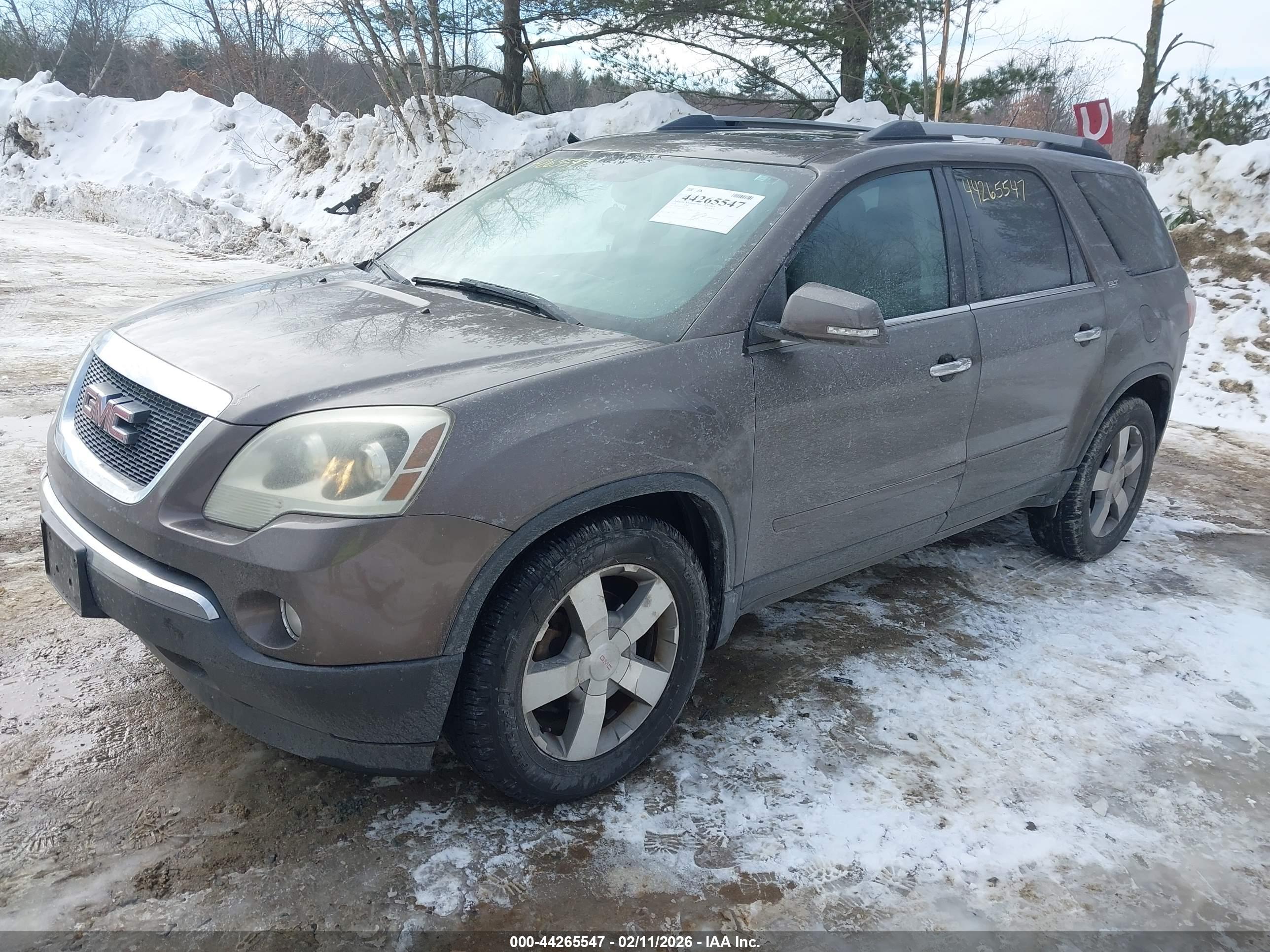 GMC ACADIA image 2