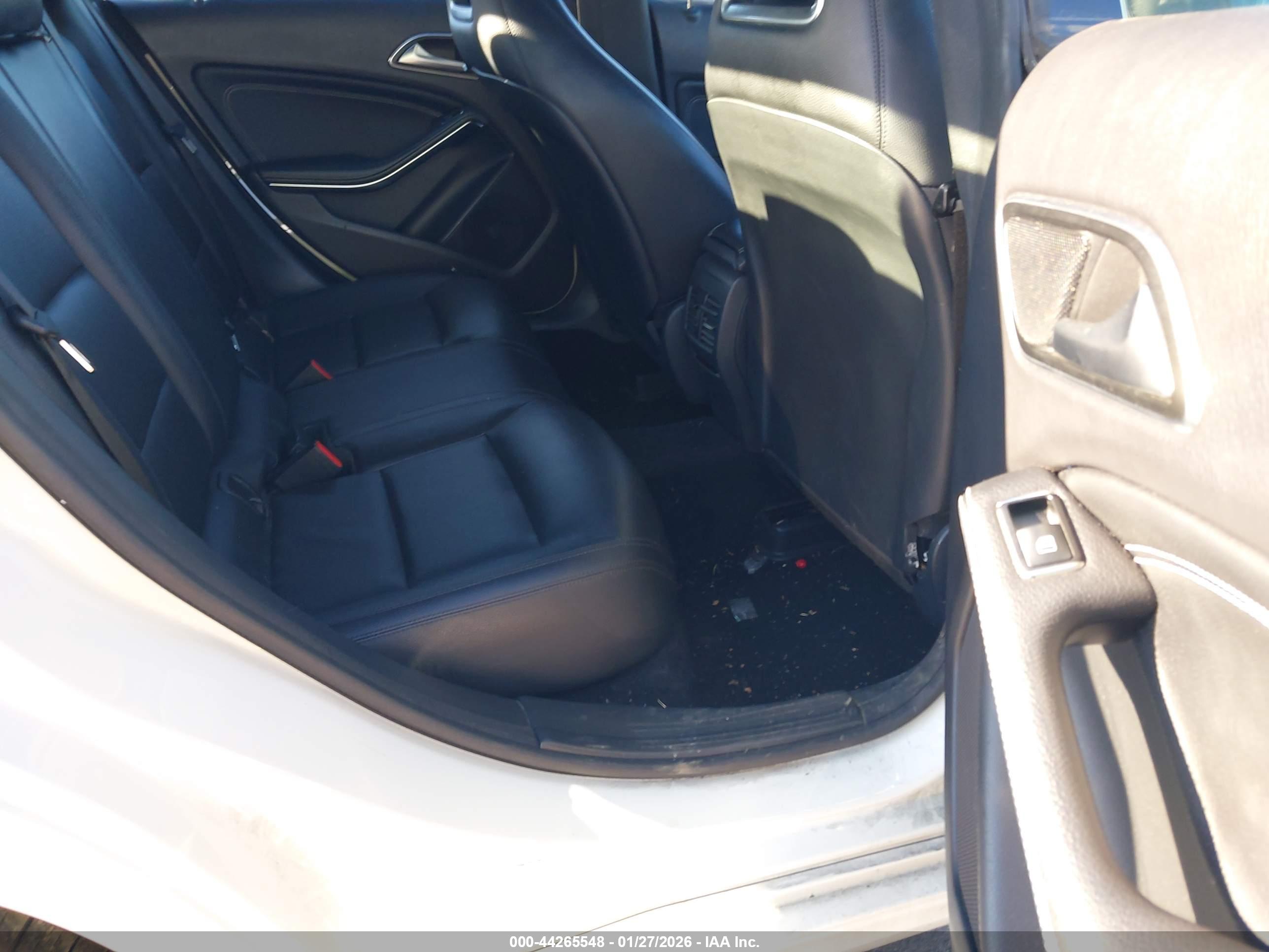 MERCEDES-BENZ CLA image 8