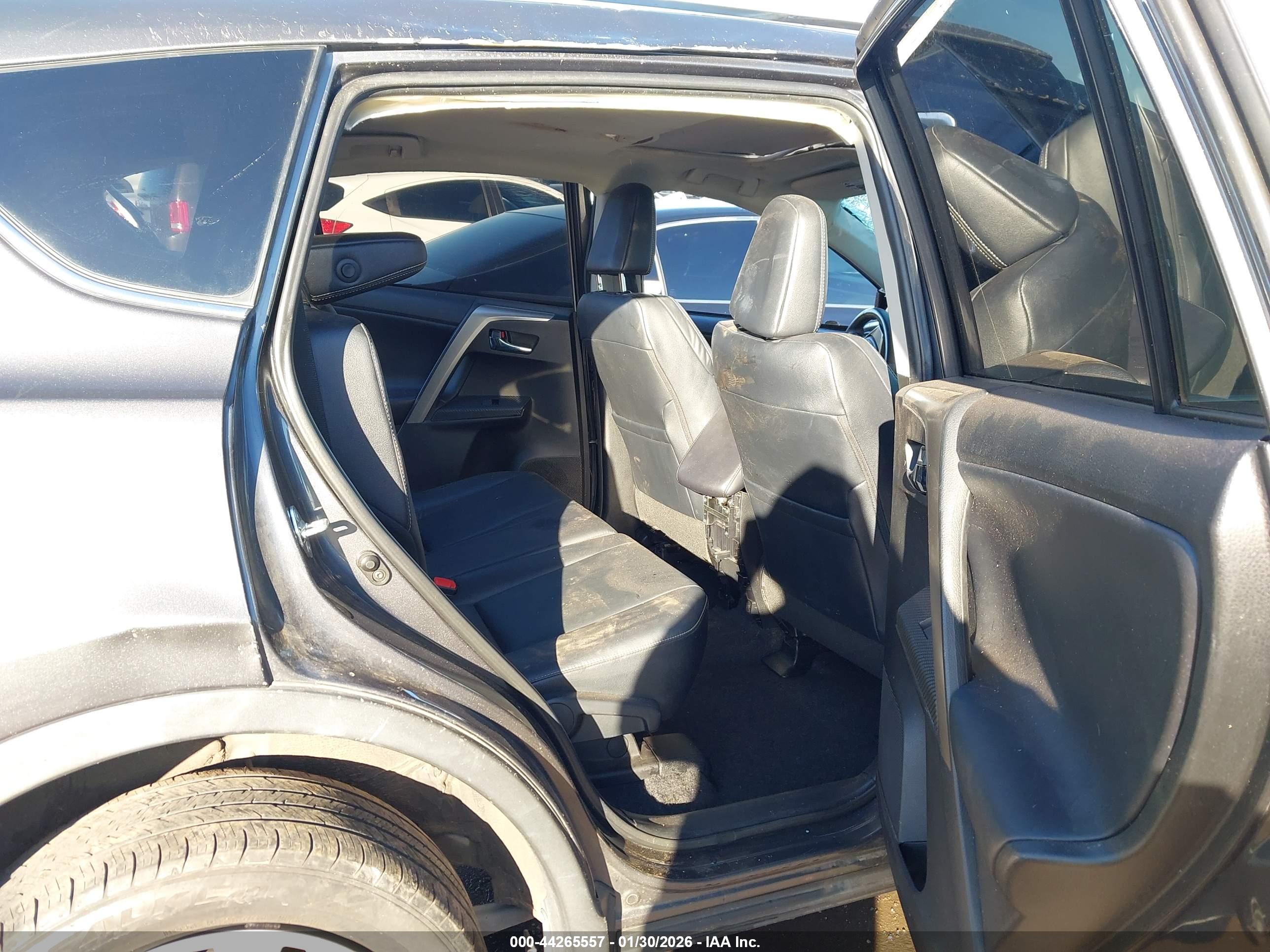 TOYOTA RAV4 image 8
