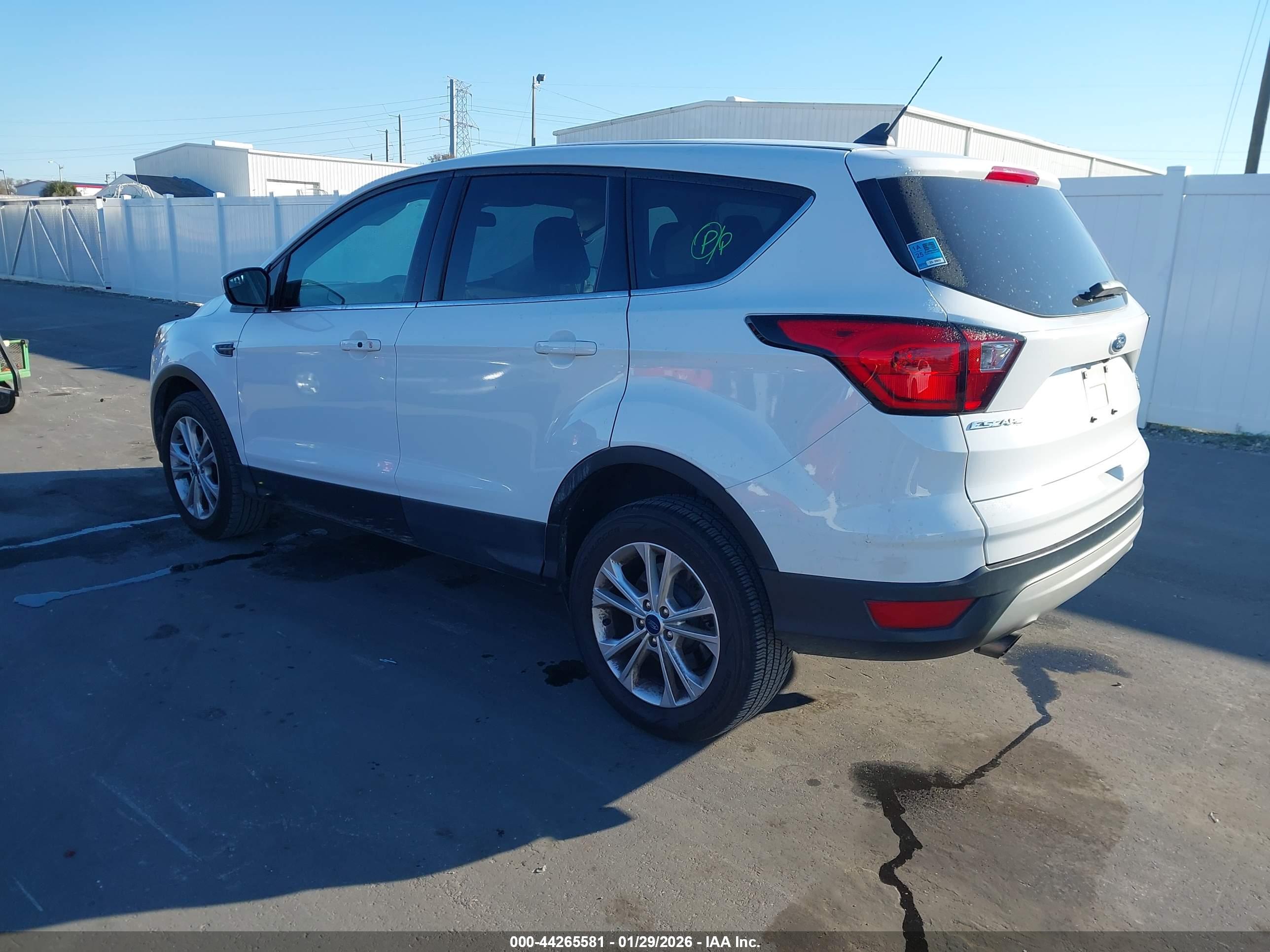 FORD ESCAPE image 3
