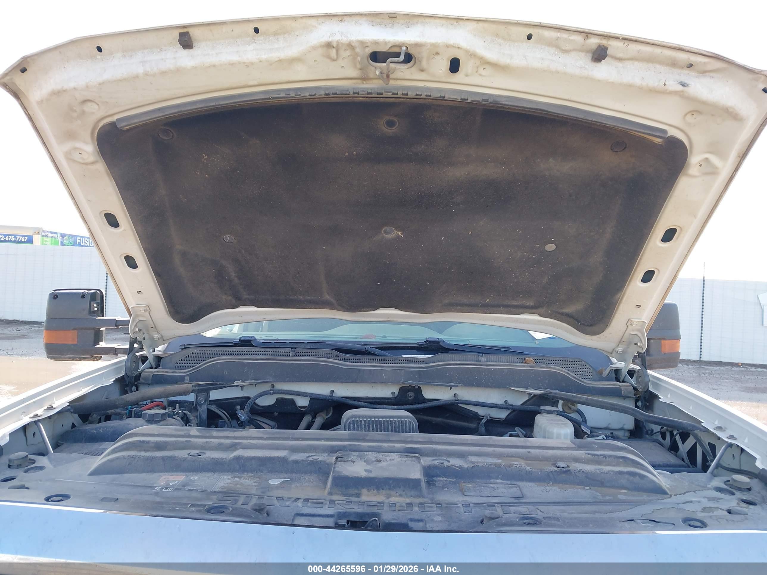 CHEVROLET SILVERADO image 10