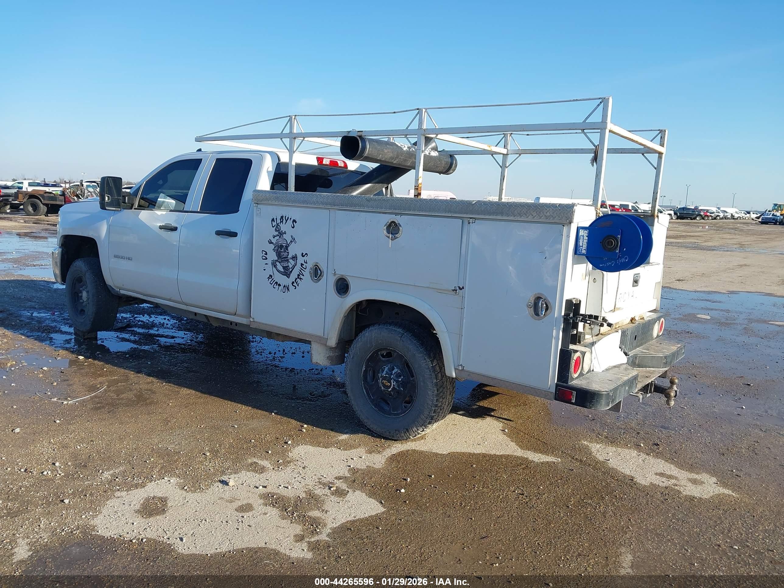 CHEVROLET SILVERADO image 3