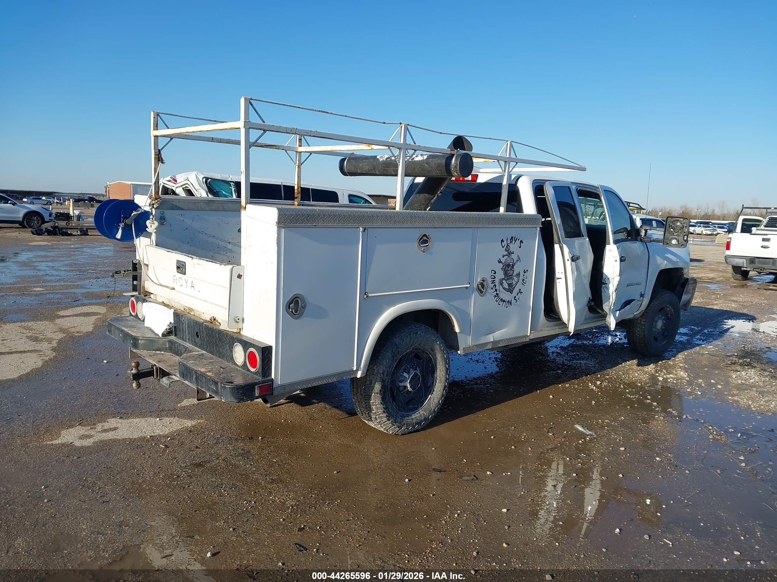 CHEVROLET SILVERADO image 4