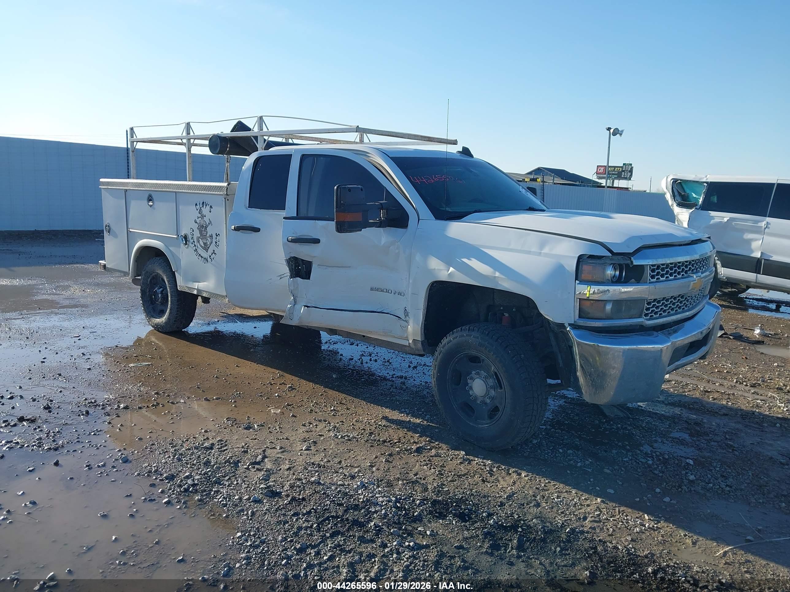CHEVROLET SILVERADO image 6