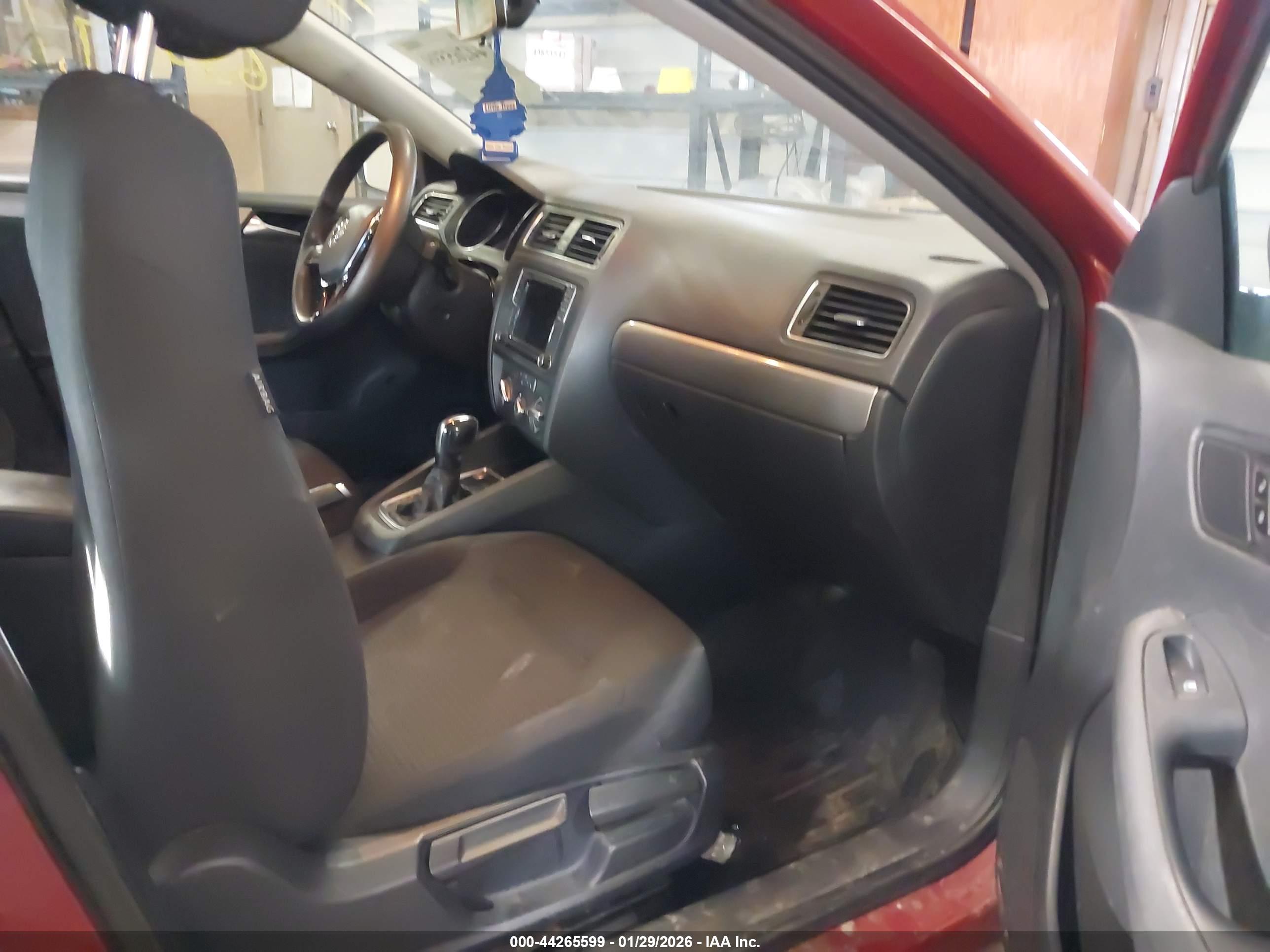 VOLKSWAGEN JETTA image 5