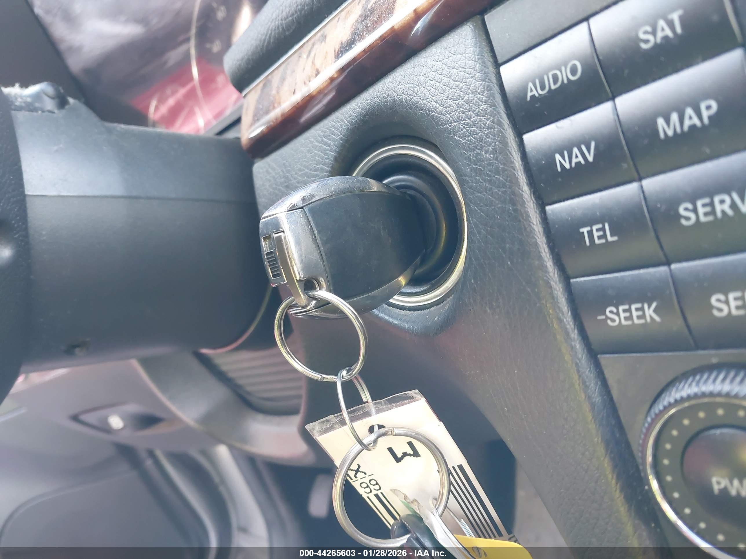 MERCEDES-BENZ E image 11