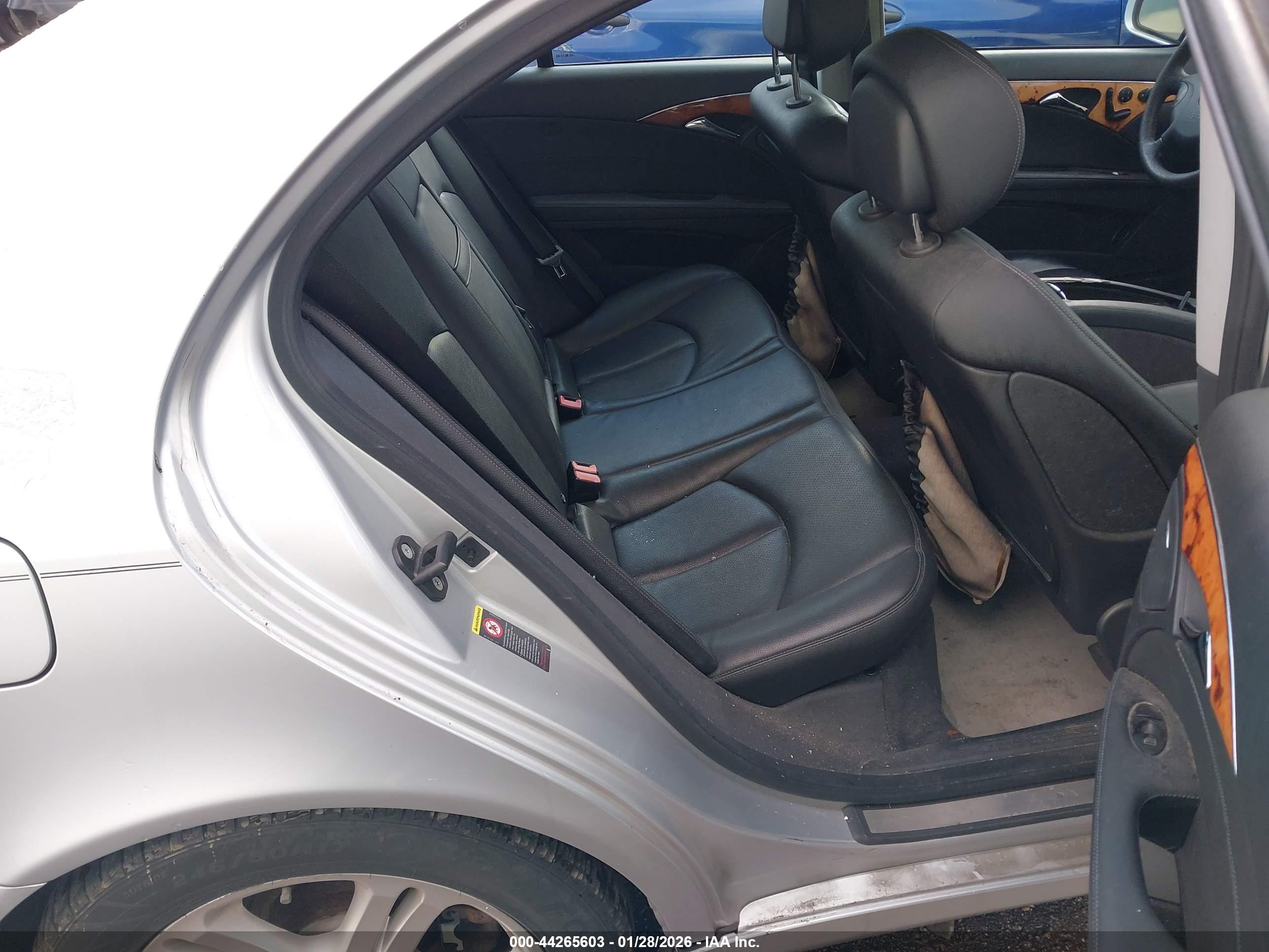 MERCEDES-BENZ E image 8