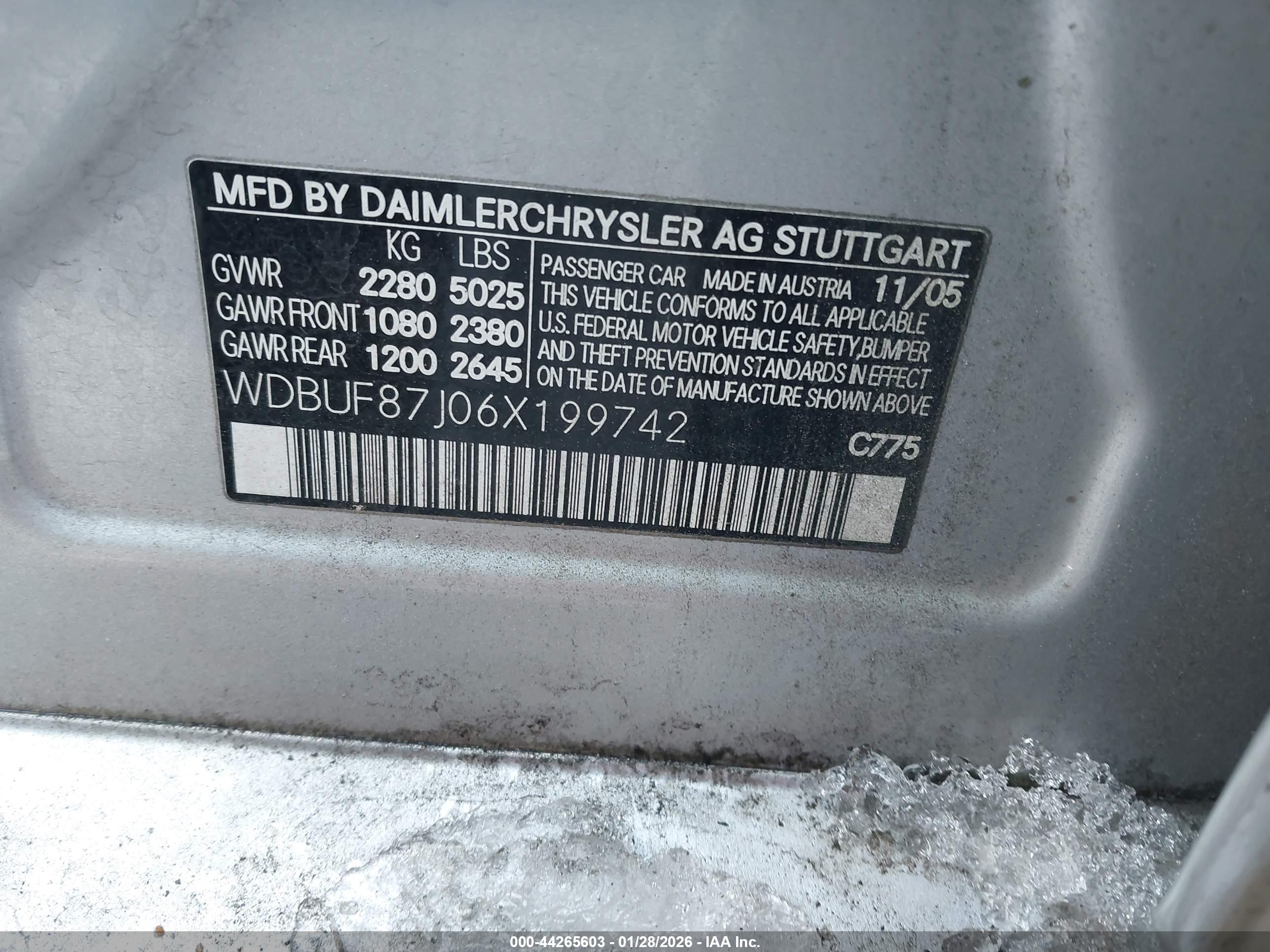 MERCEDES-BENZ E image 9