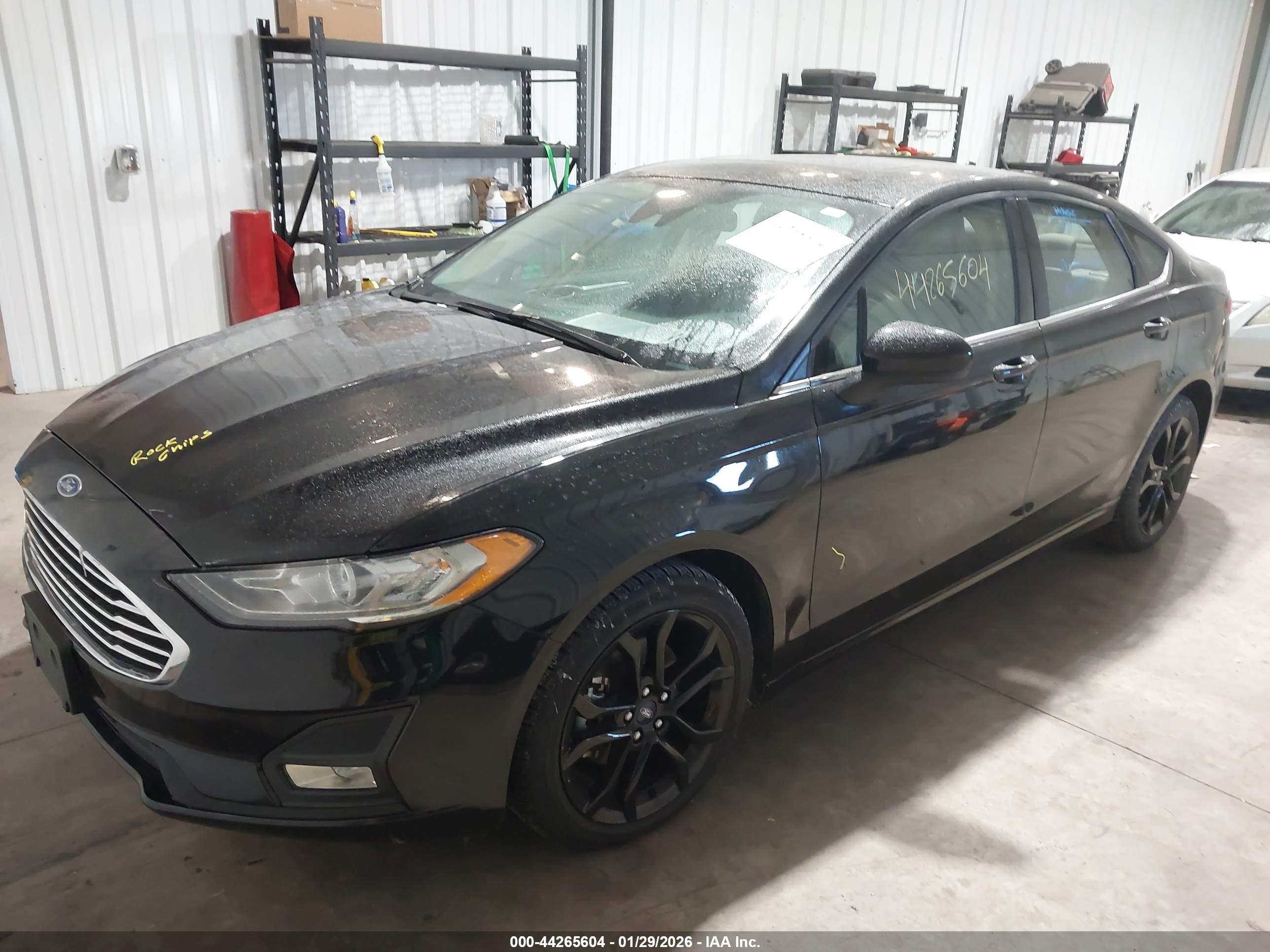 FORD FUSION image 2