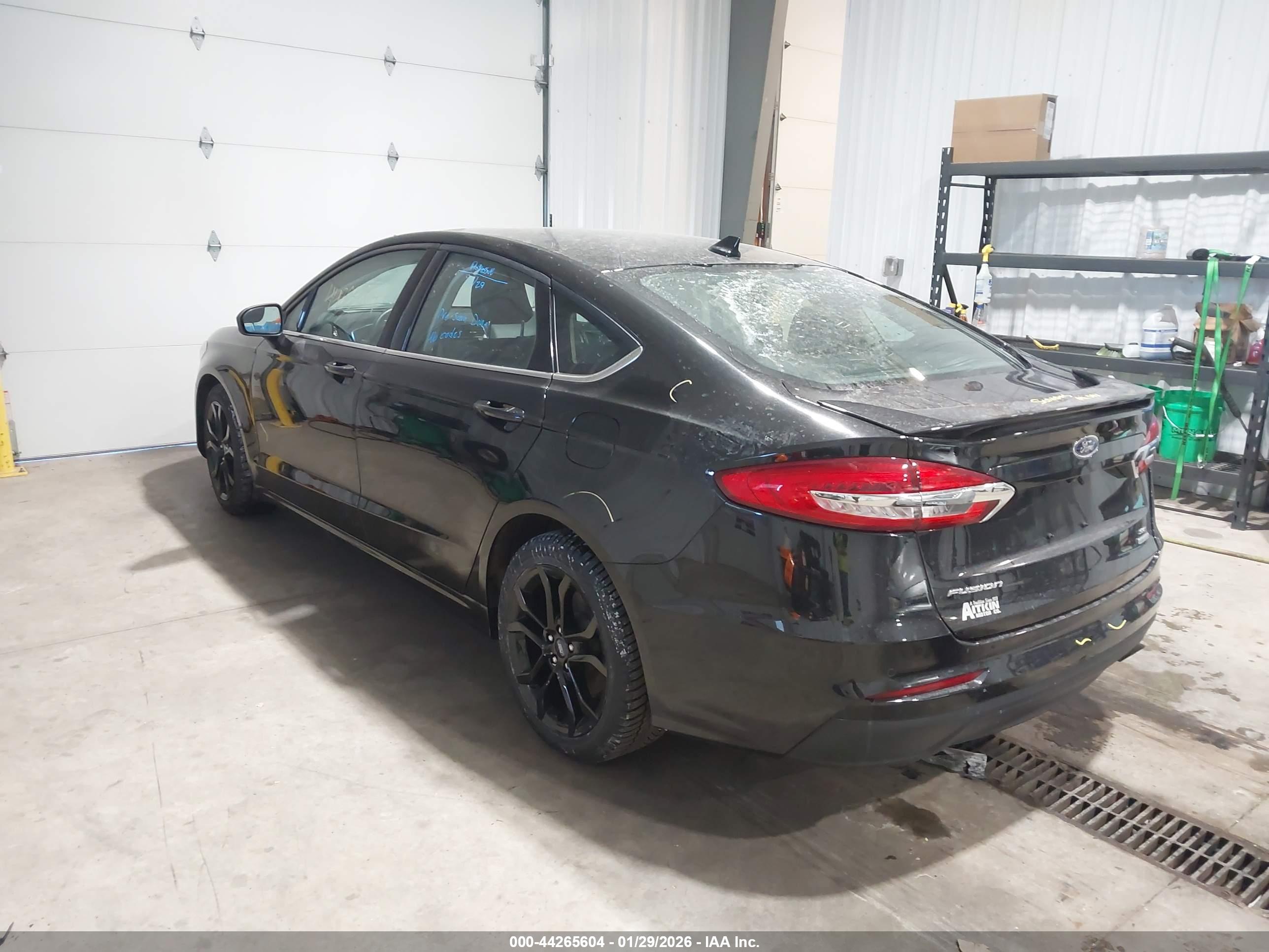FORD FUSION image 3