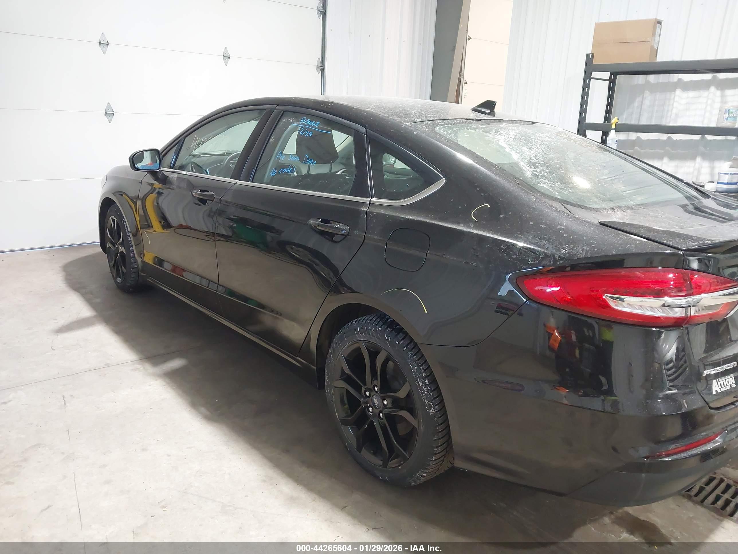 FORD FUSION image 6