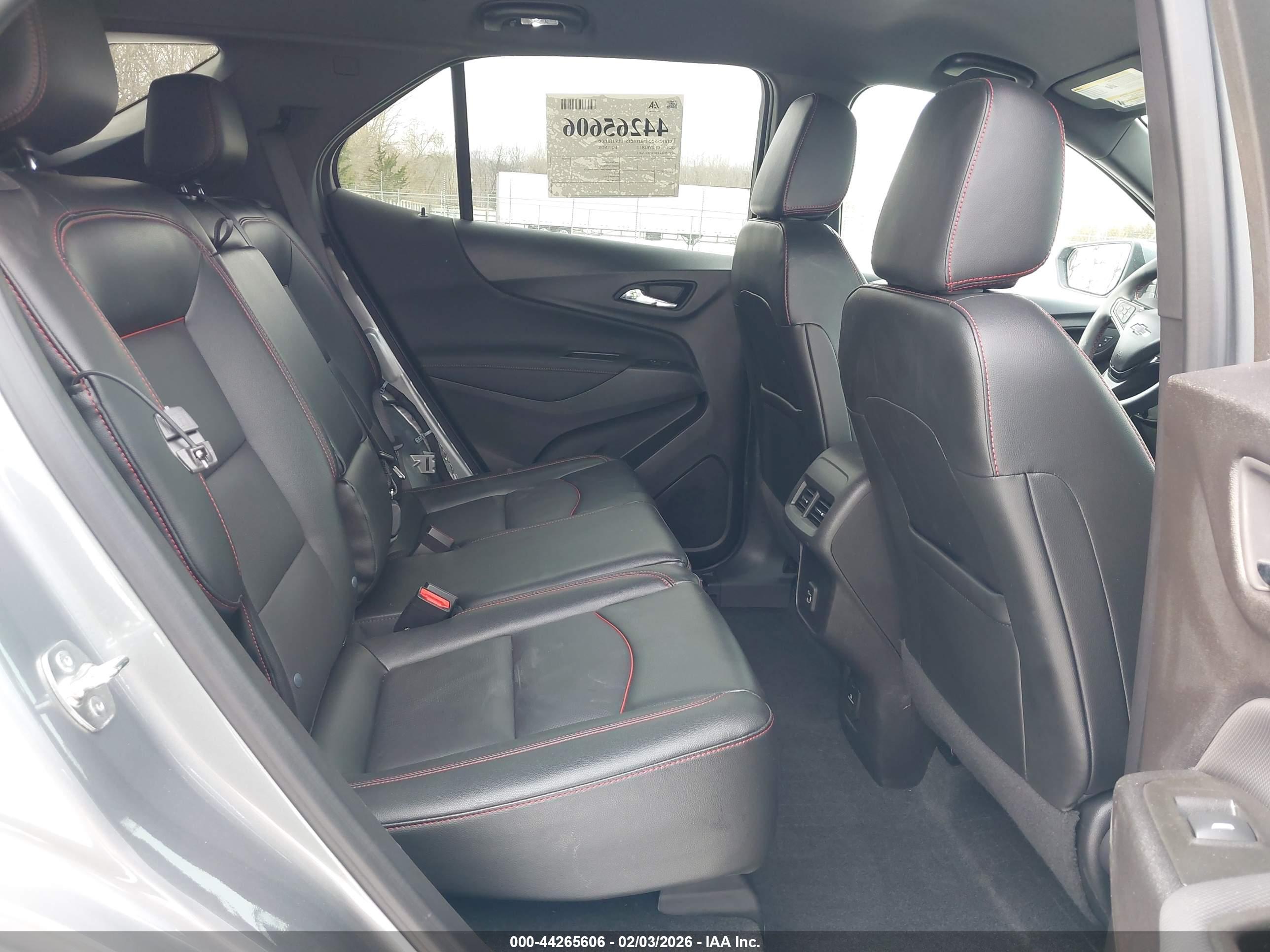 CHEVROLET EQUINOX image 8