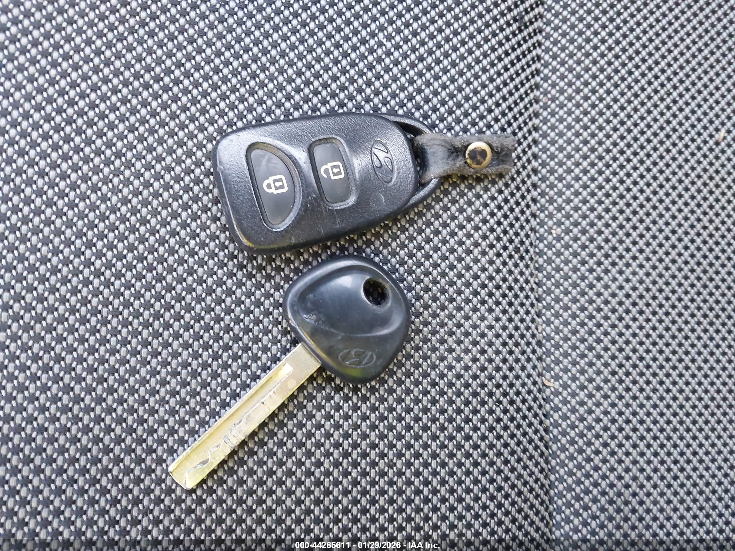 HYUNDAI ACCENT image 11