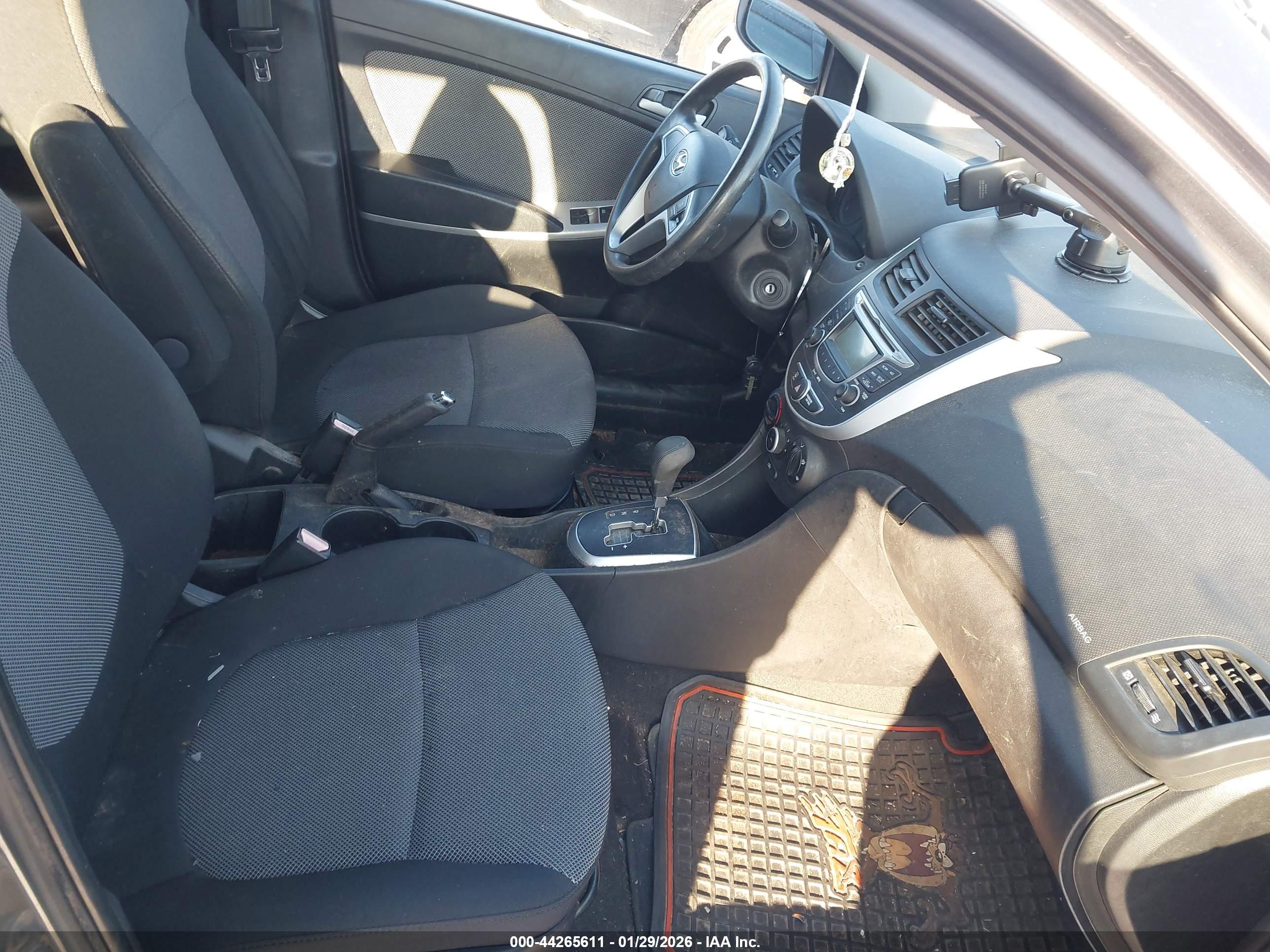 HYUNDAI ACCENT image 5