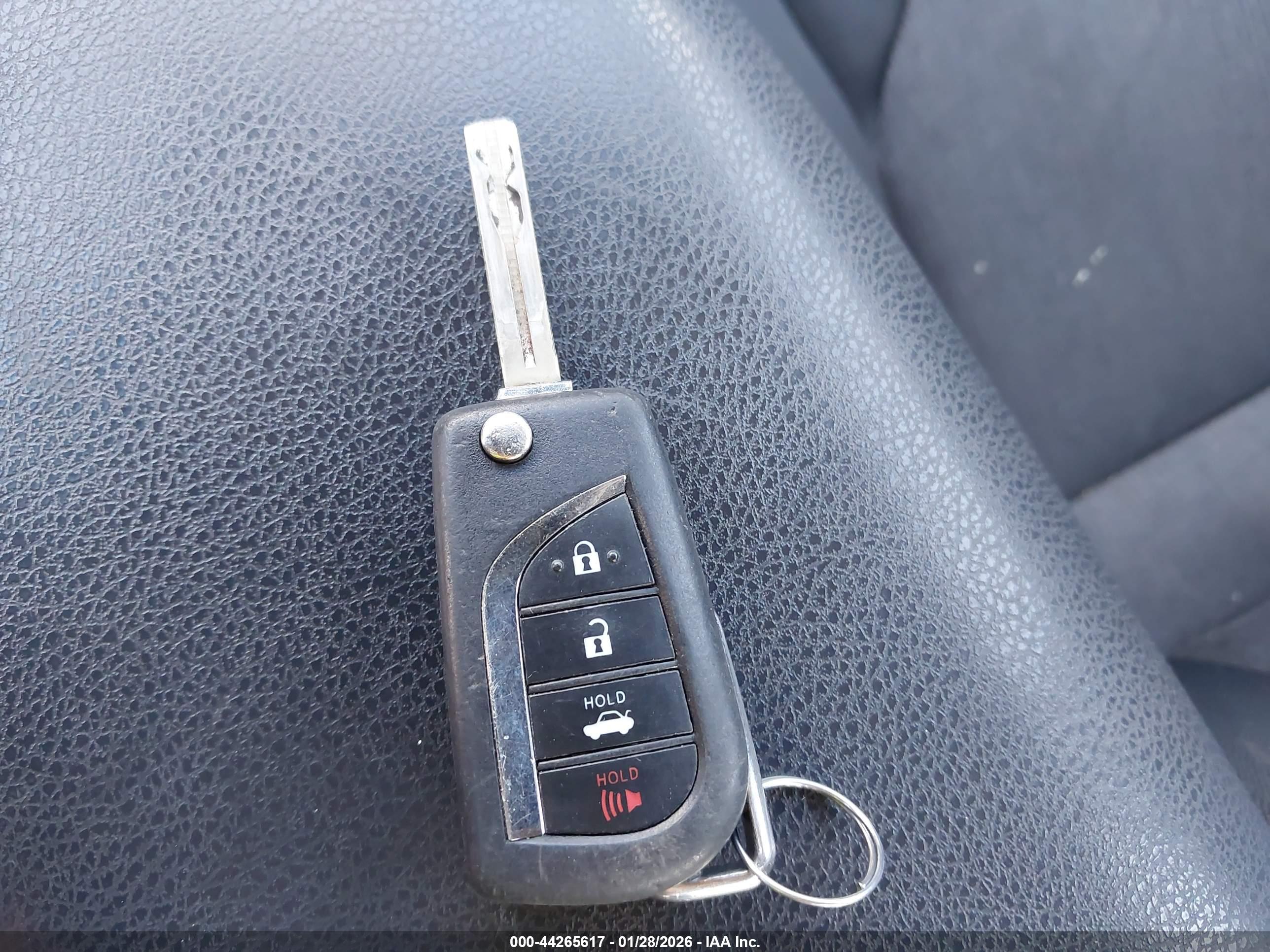 TOYOTA CAMRY image 11