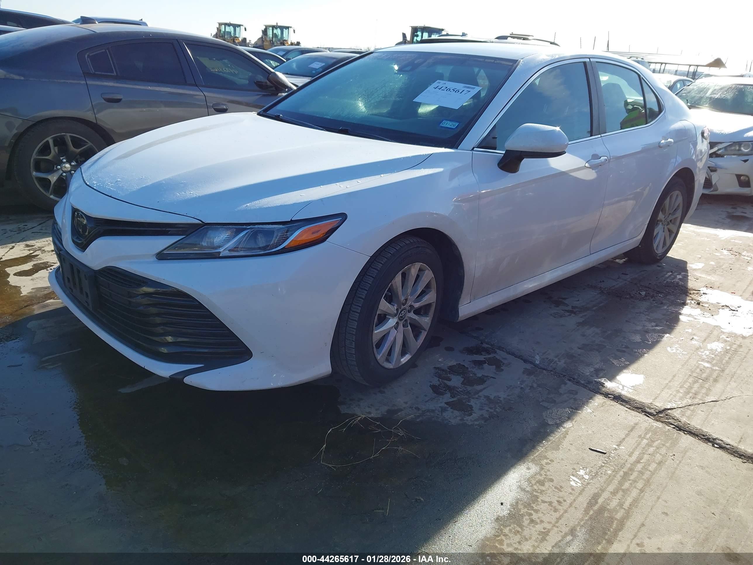 TOYOTA CAMRY image 2