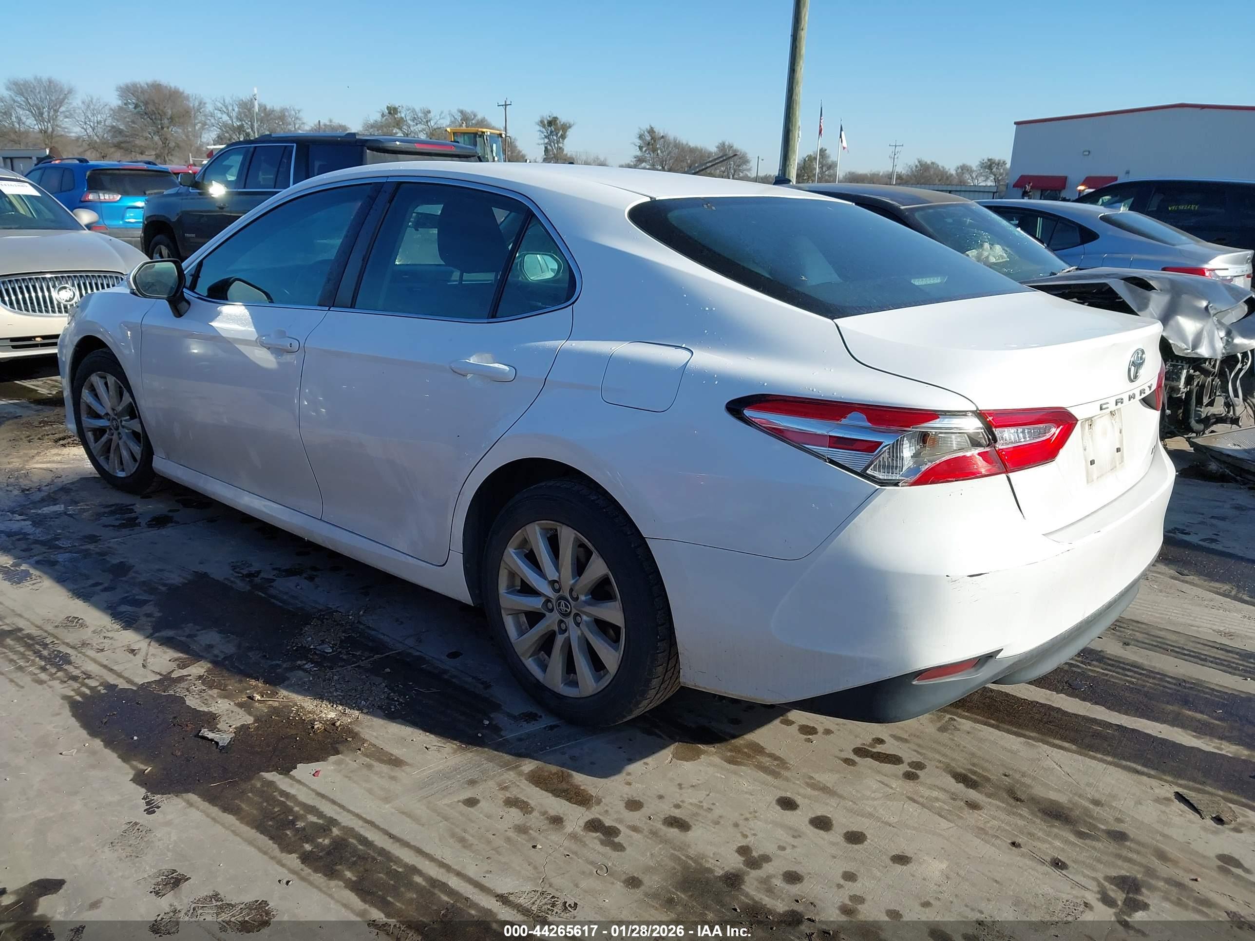 TOYOTA CAMRY image 3