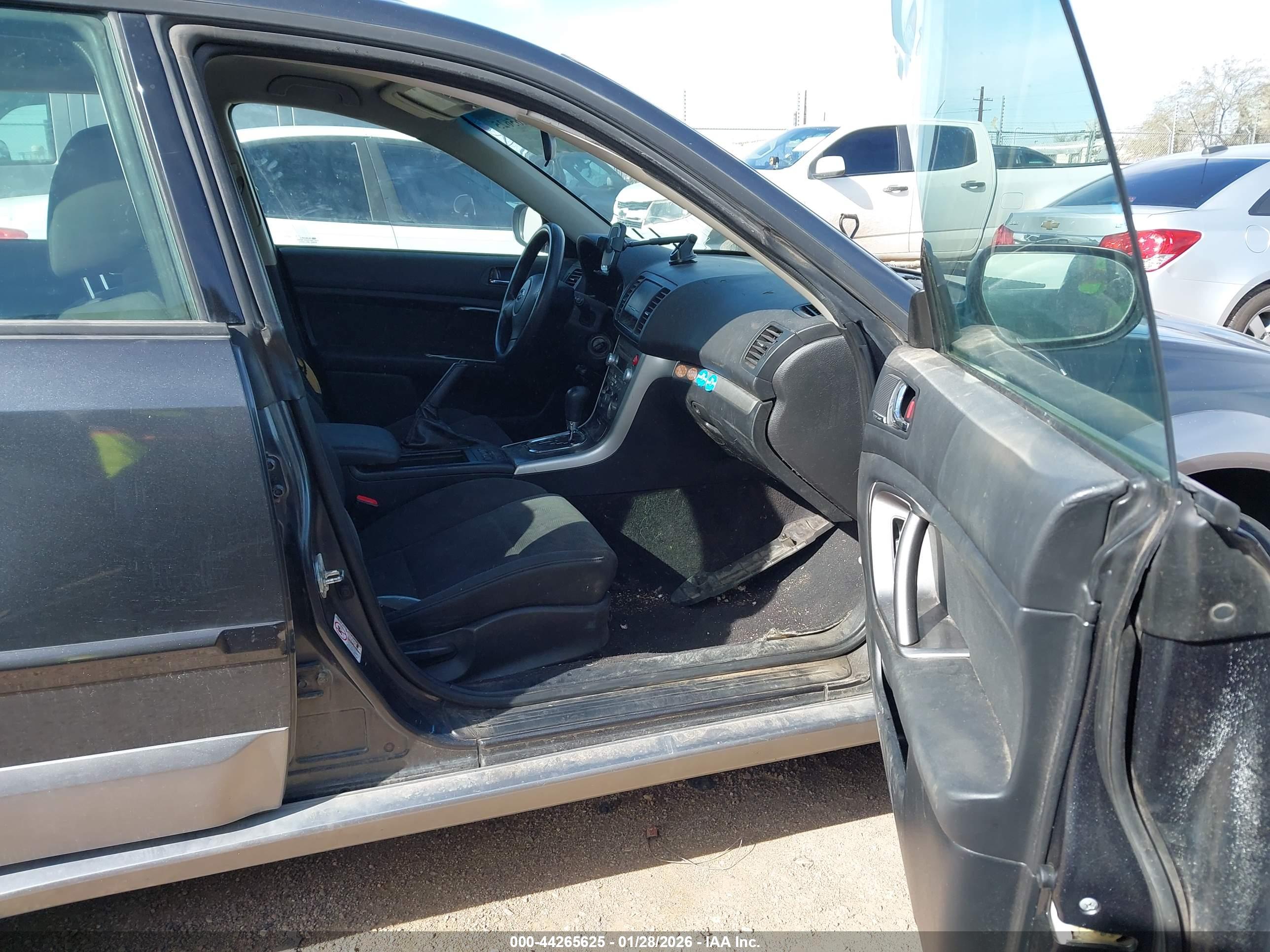 SUBARU OUTBACK image 5