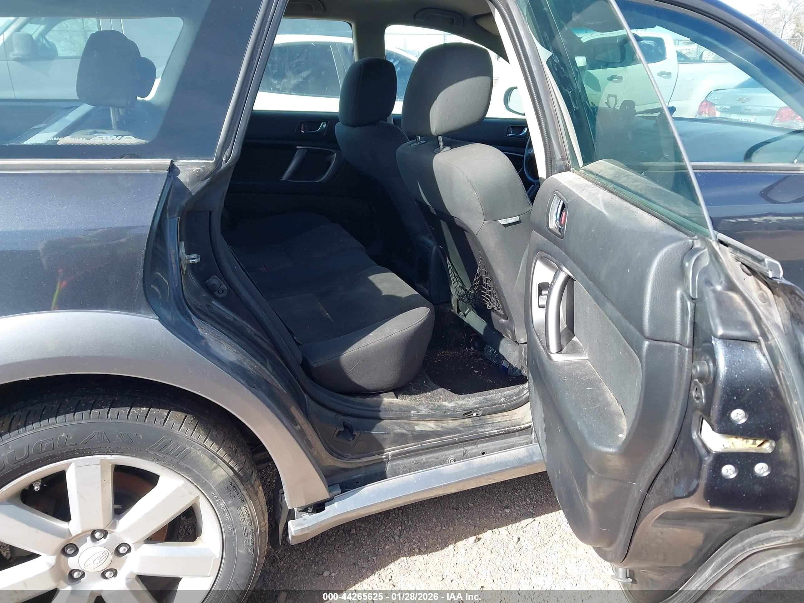 SUBARU OUTBACK image 8