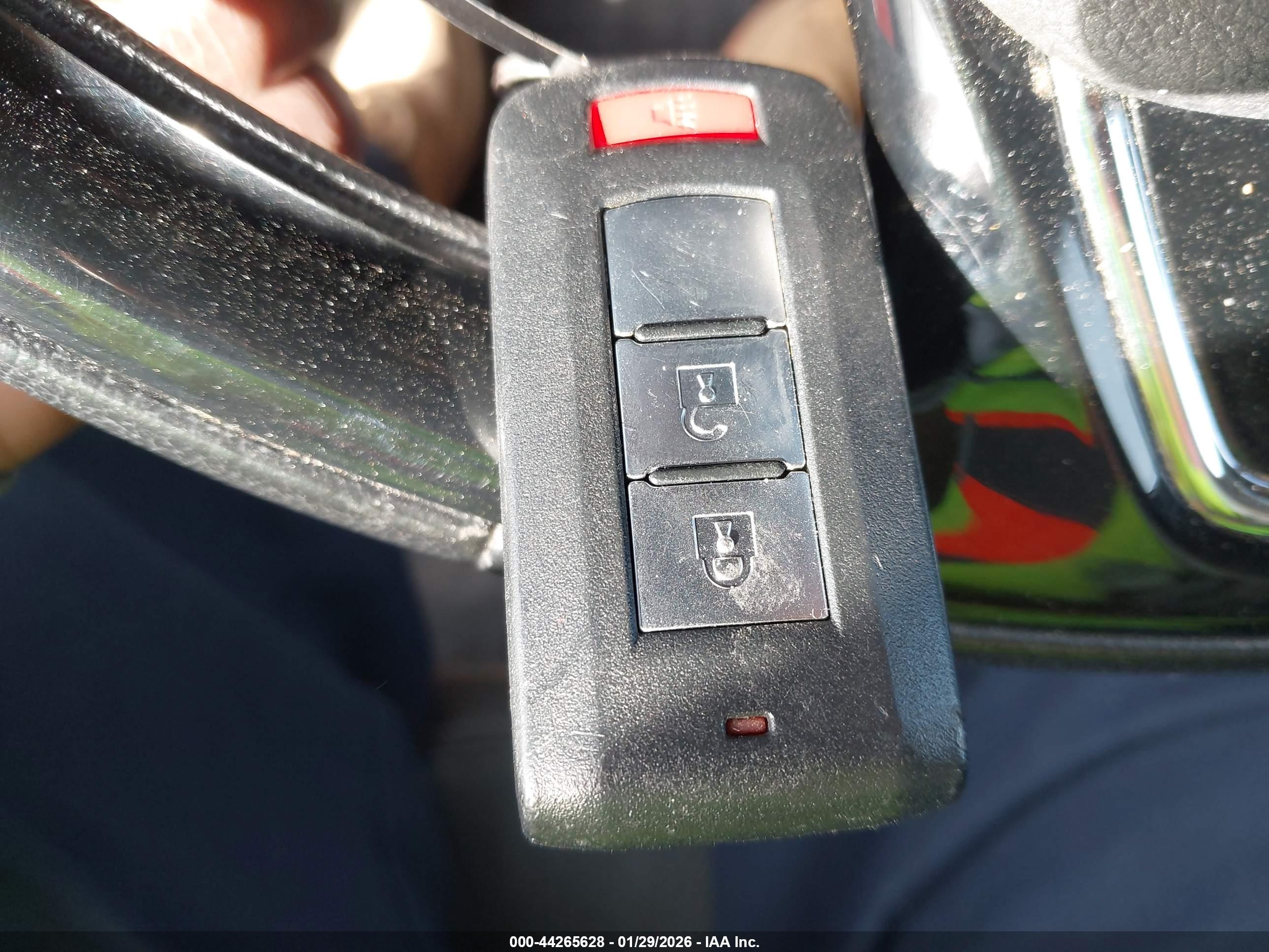 MITSUBISHI OUTLANDER image 11