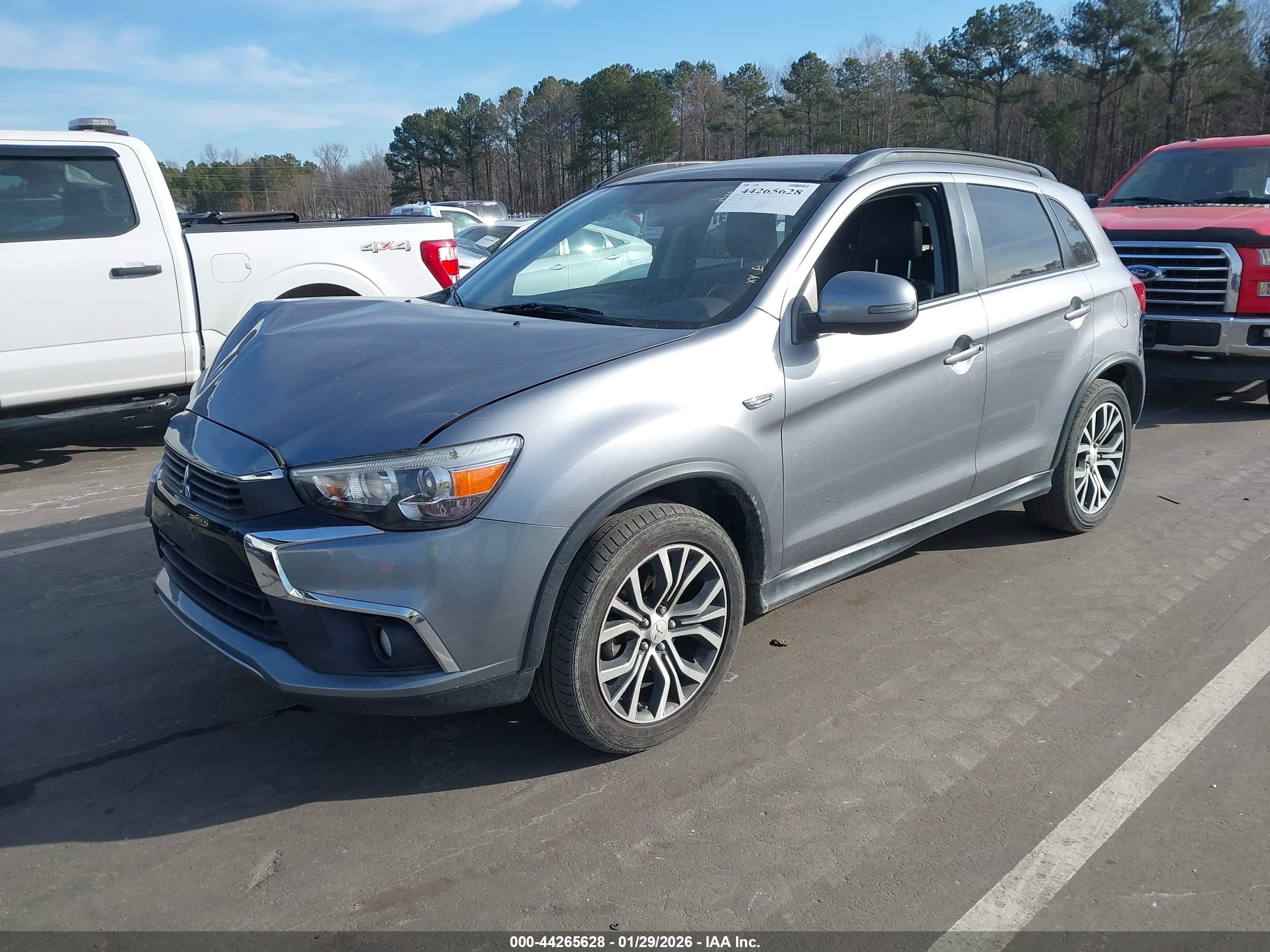 MITSUBISHI OUTLANDER image 2