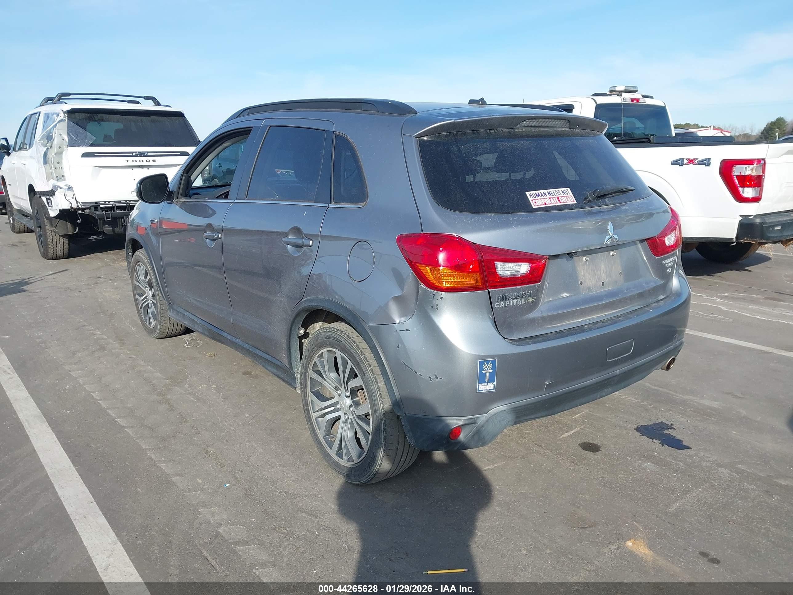 MITSUBISHI OUTLANDER image 3